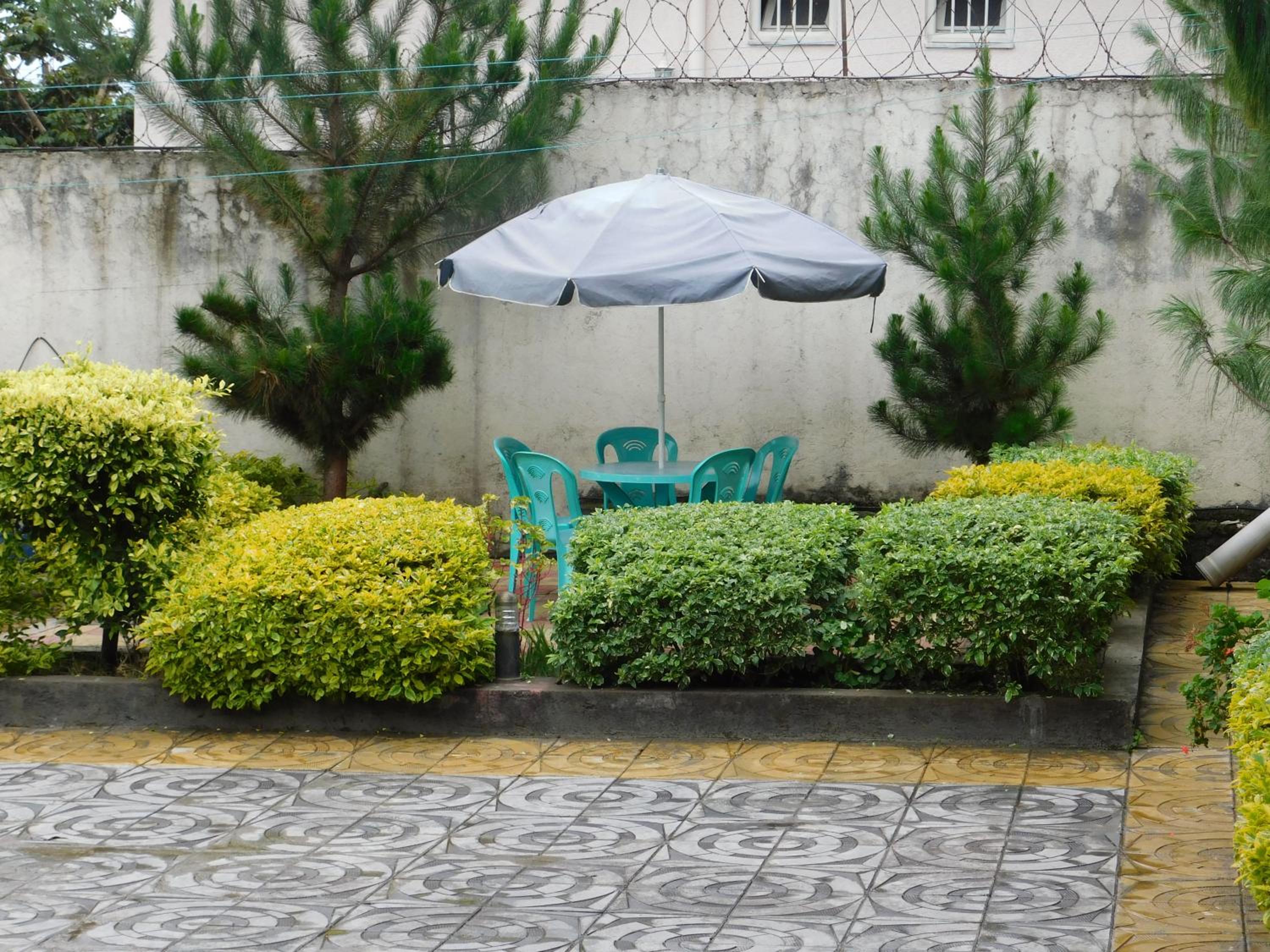 Avi Guest House
