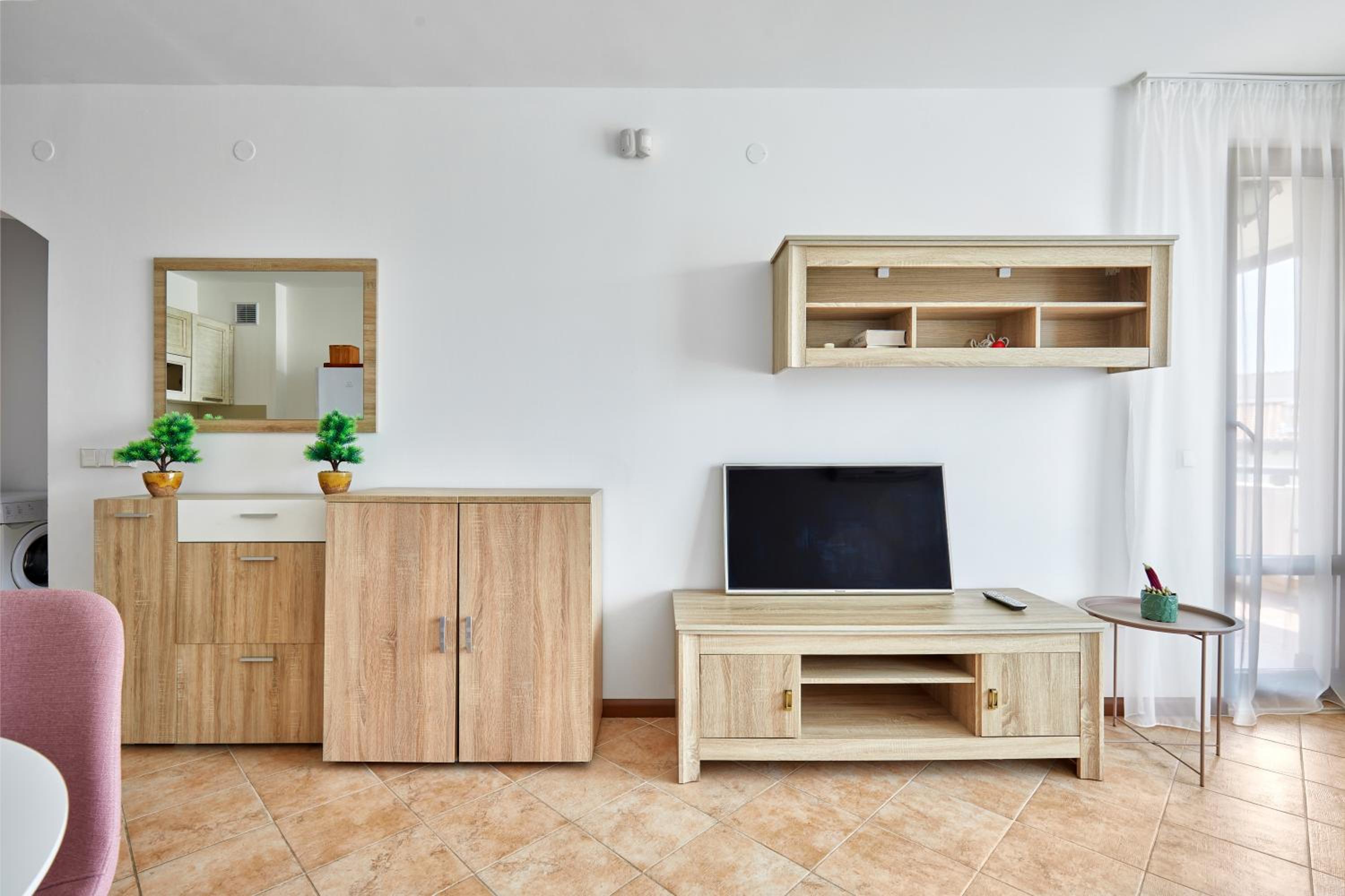 Sunlit Serenity: Cozy Flat in Lozenets + Parking