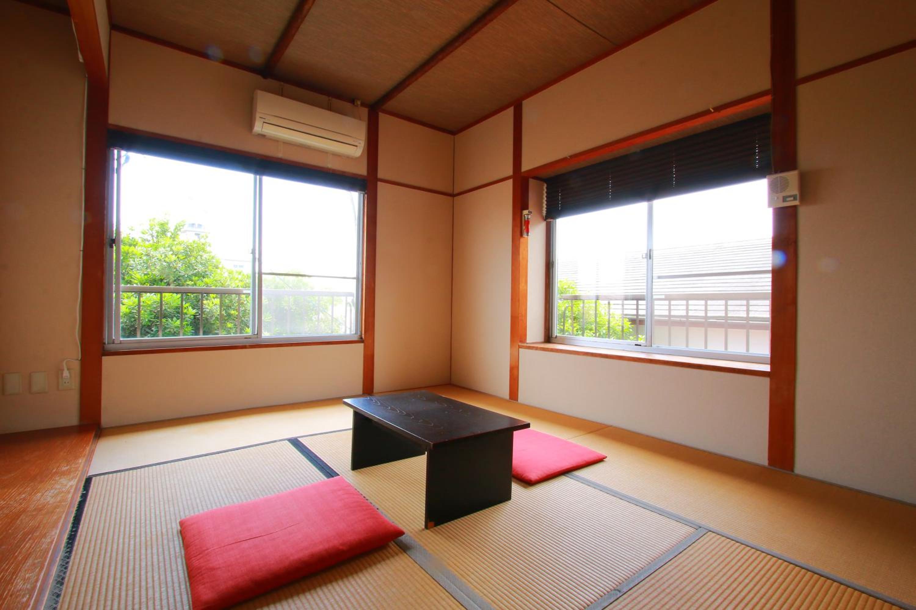 Family Ryokan Kawakyu with Showa Retro, private hot spring view 4