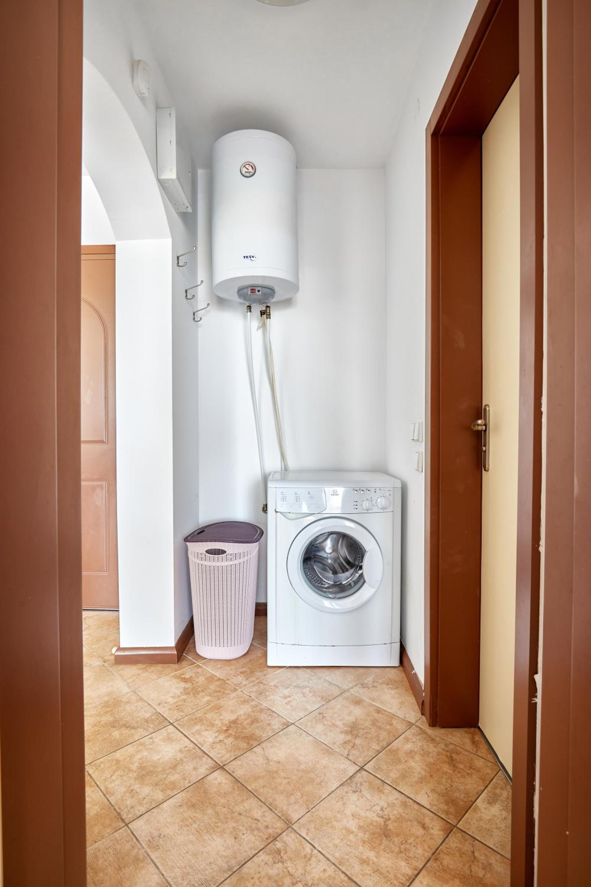 Sunlit Serenity: Cozy Flat in Lozenets + Parking