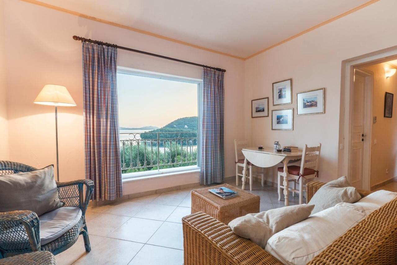 Villa Avra