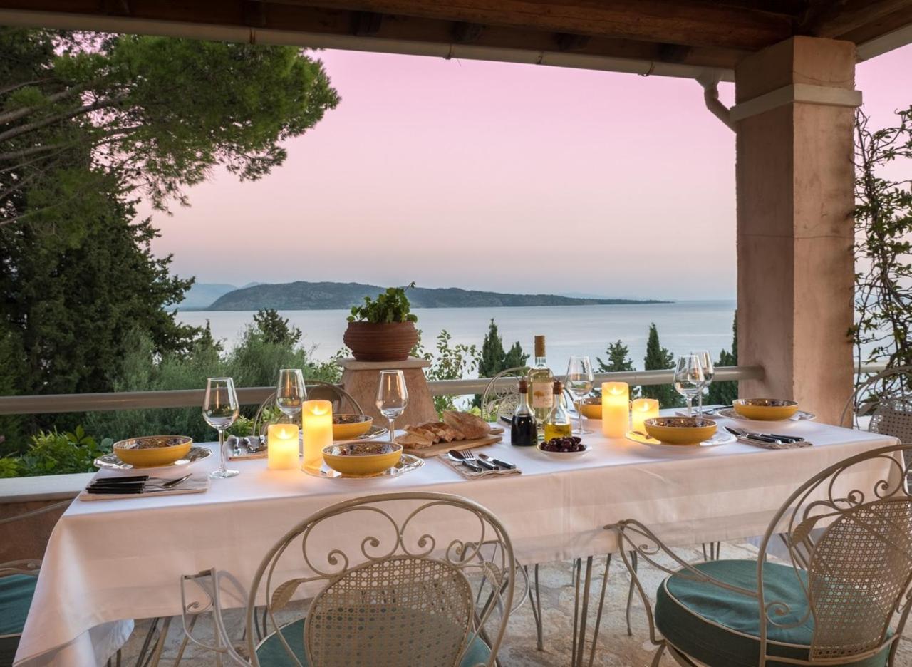 Villa Avra
