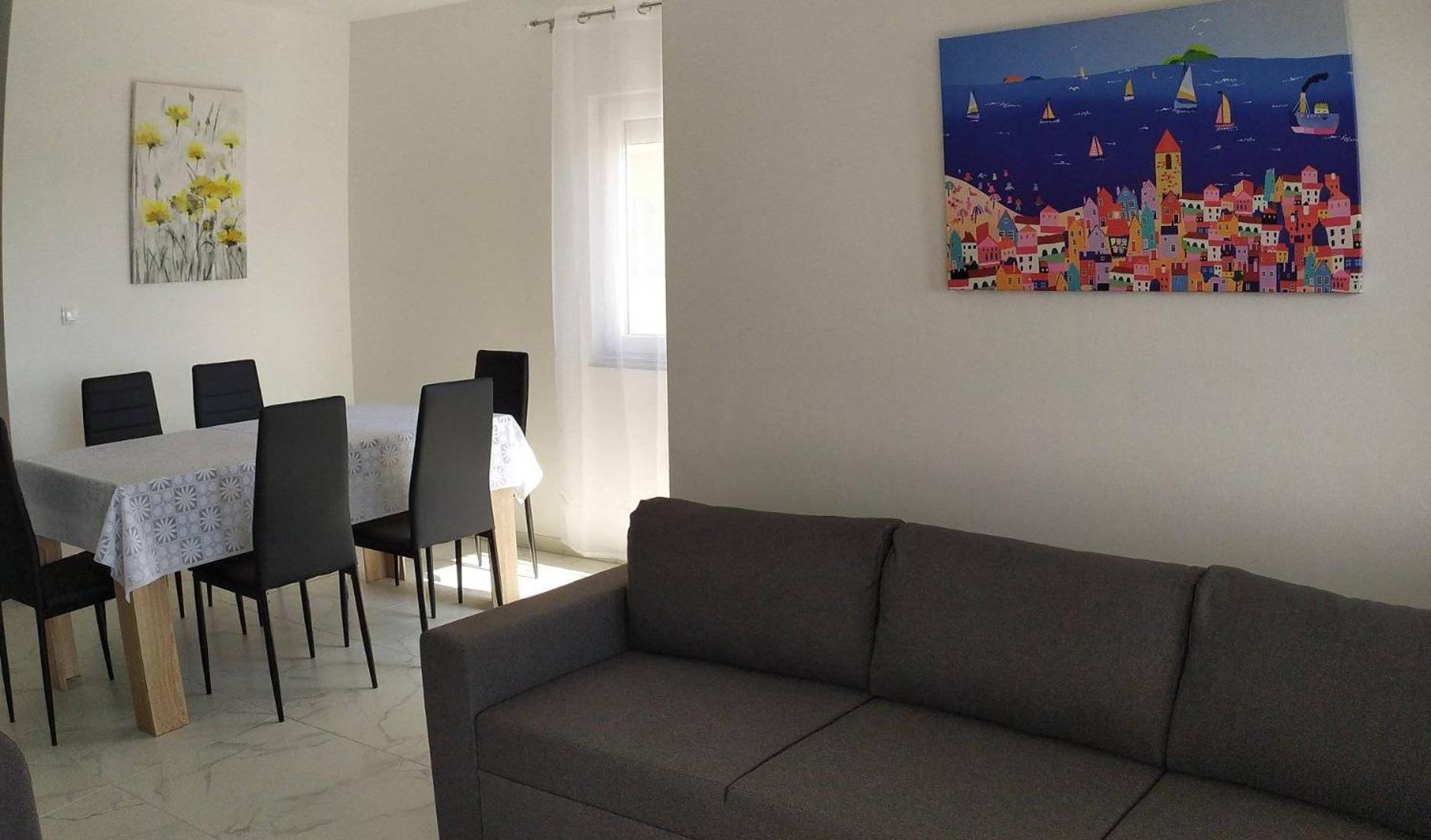 Immaculate 2-Bed Apartment in Okrug Gornji view 5