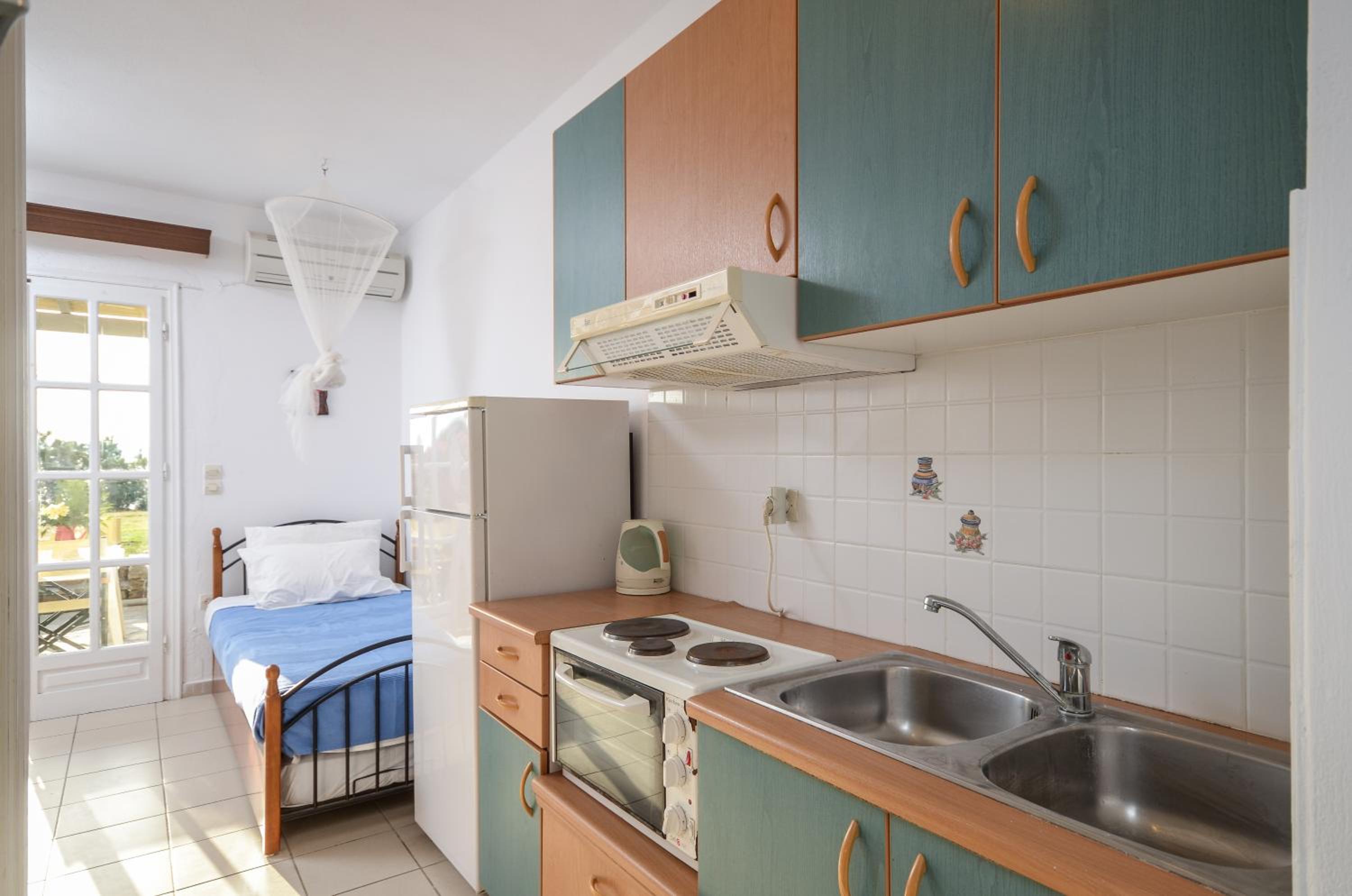 Ydreos Studios & Apartments
