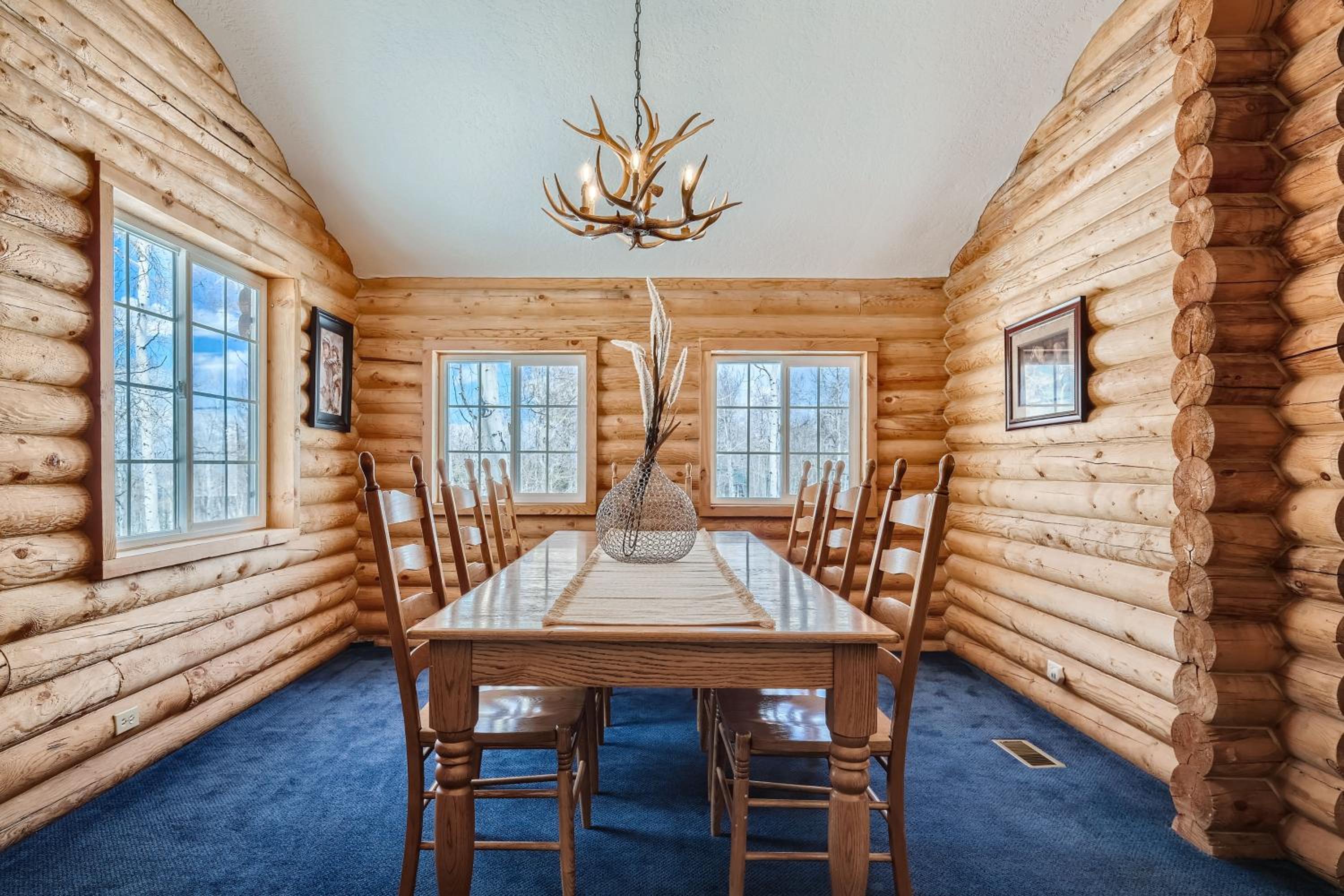 6 Bedroom Cabin by Xquisite Rentals view 3