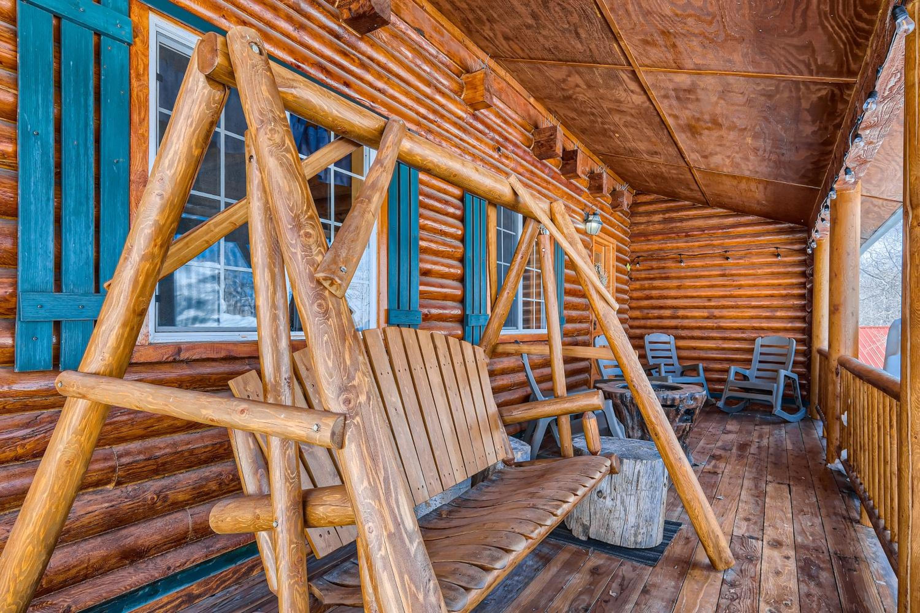 6 Bedroom Cabin by Xquisite Rentals view 5