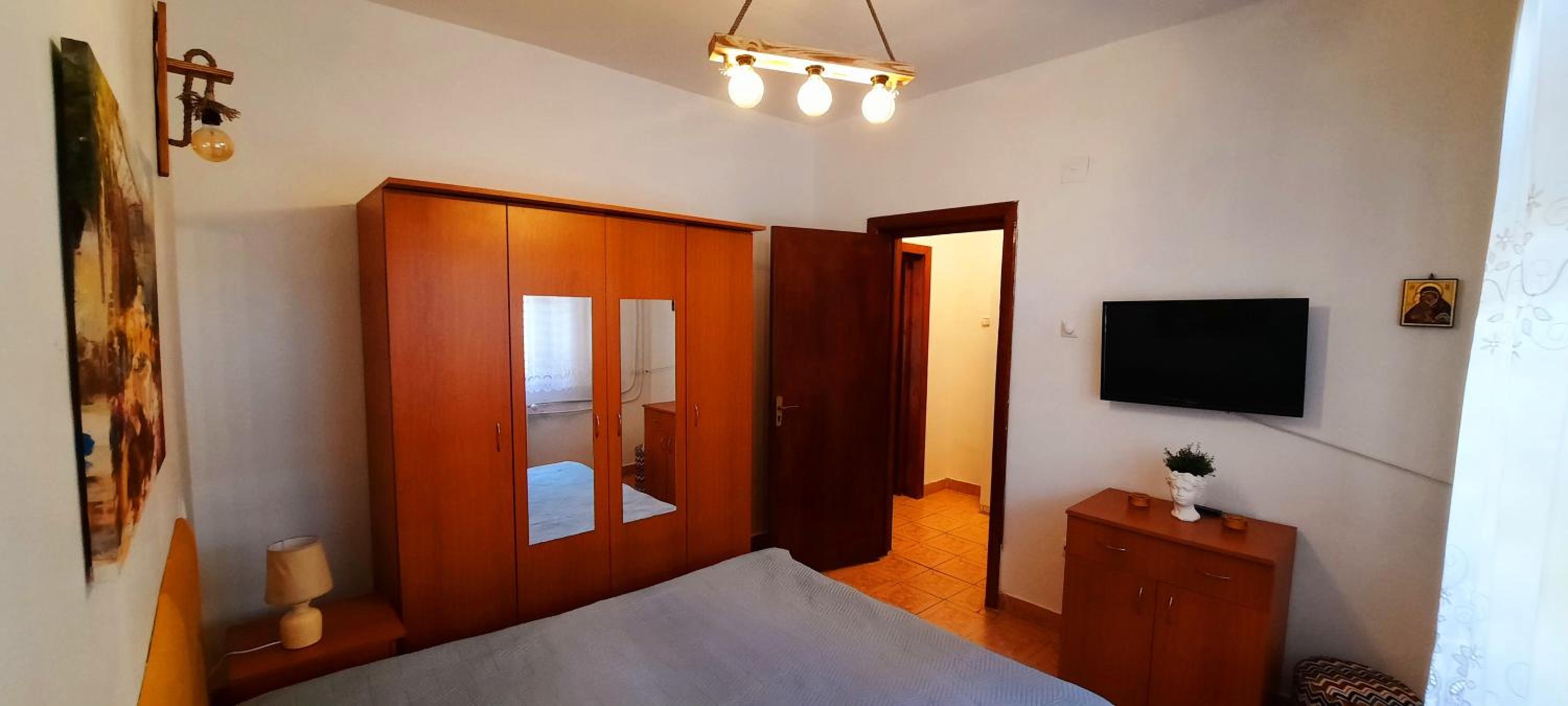 Yellow House Mamaia Nord view 5
