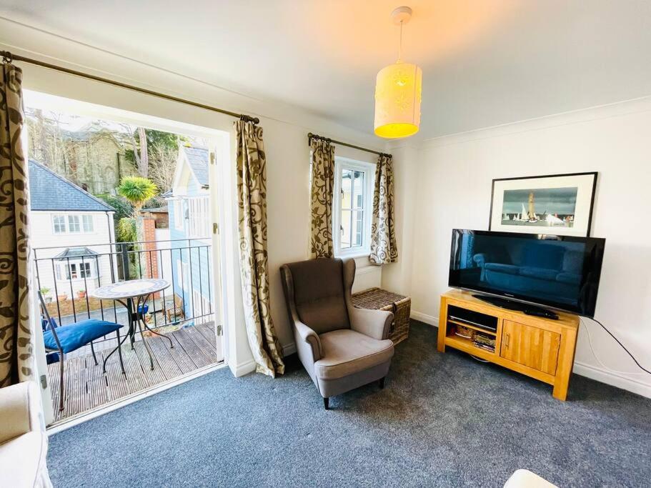Award winning, Spring Cottage in Ventnor, Isle of Wight view 4