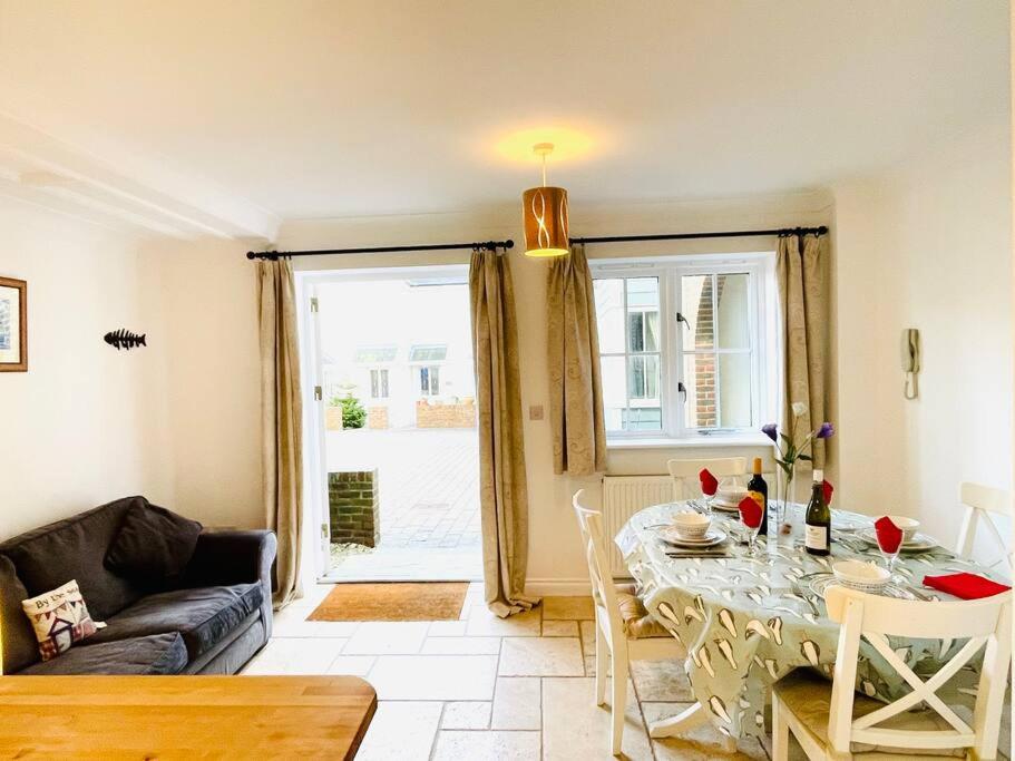 Award winning, Spring Cottage in Ventnor, Isle of Wight view 5