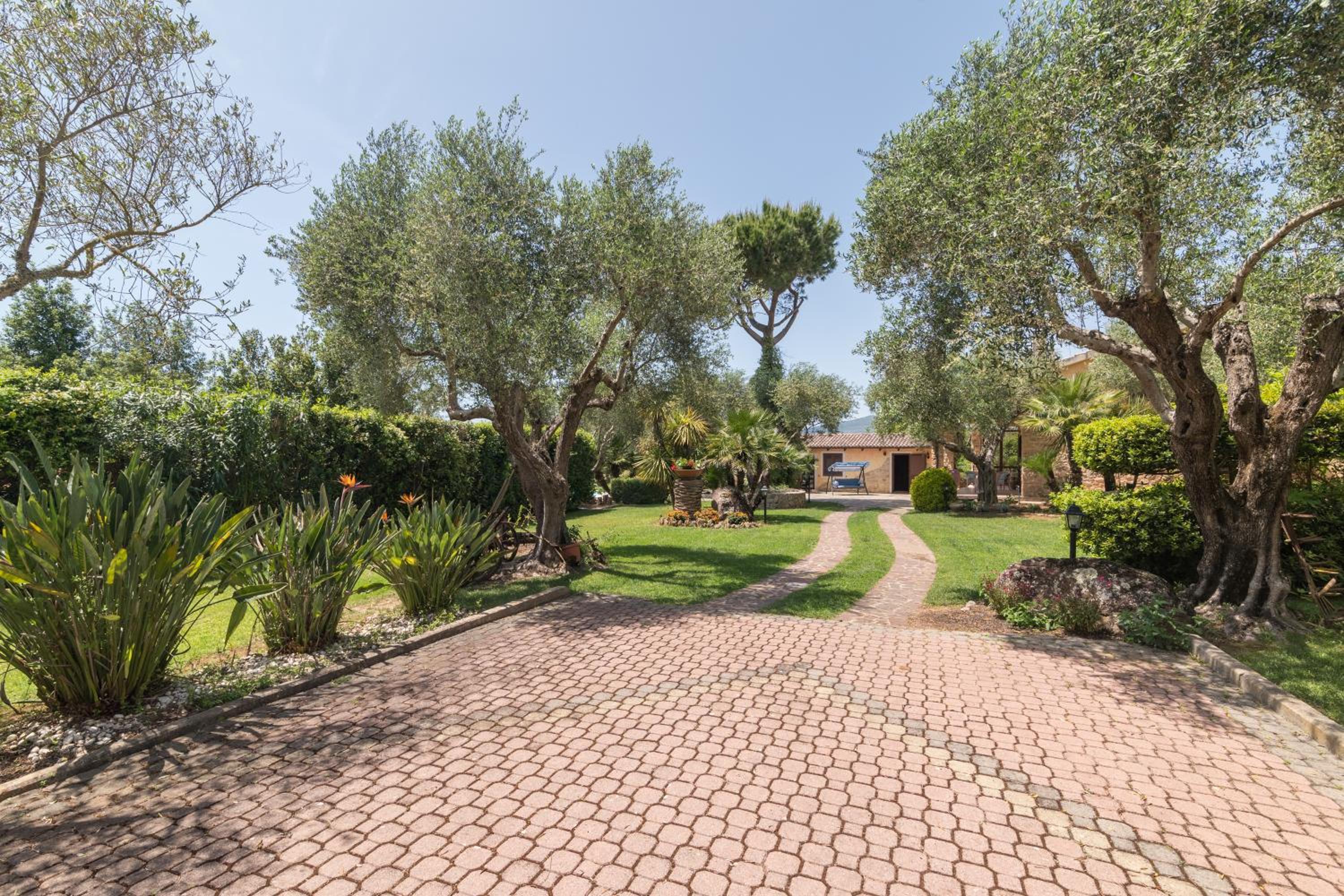 Dimora Patrizia With Pool - Happy Rentals view 5
