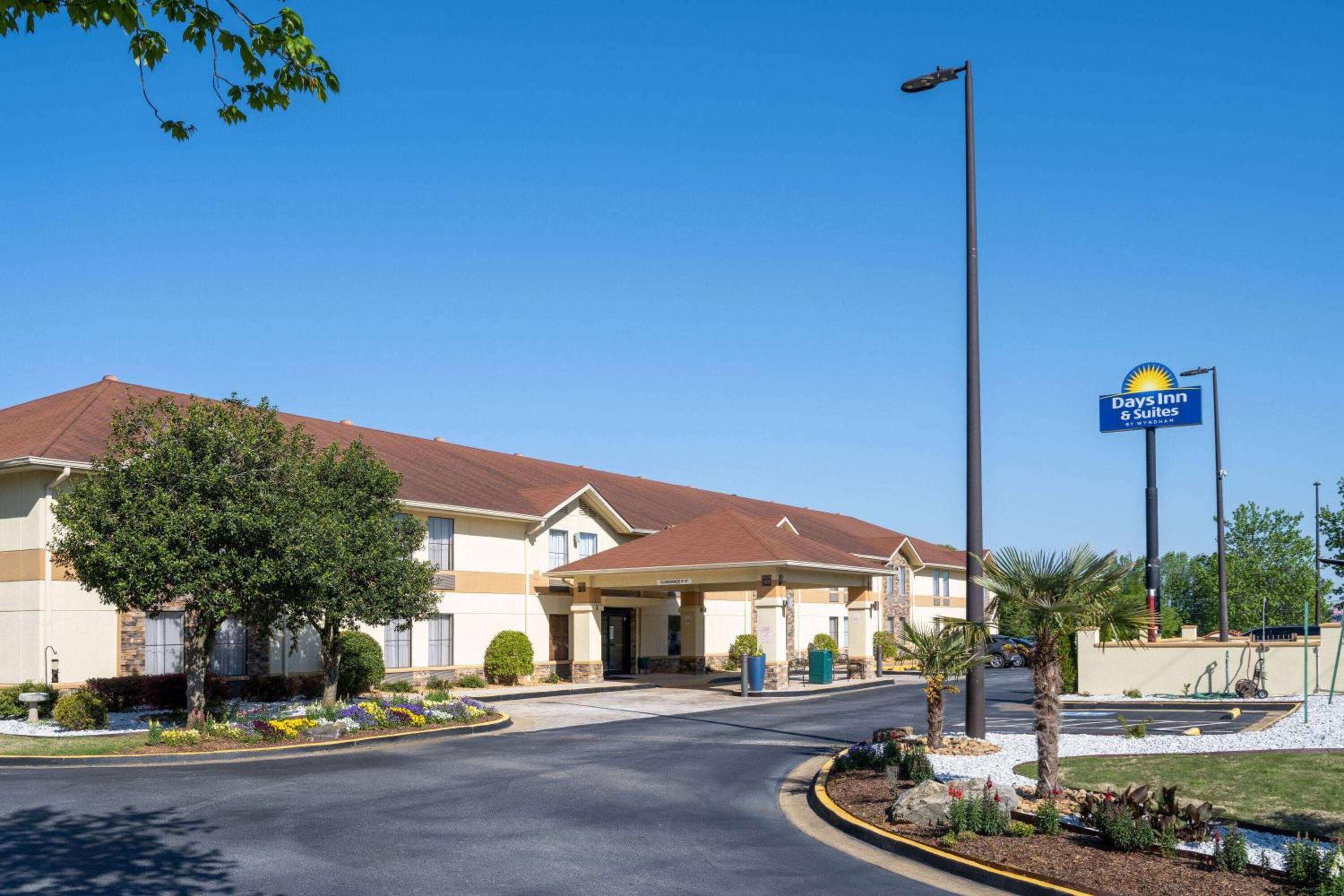 Commerce Vacations - Days Inn Suites by Wyndham Commerce - Property Image 27