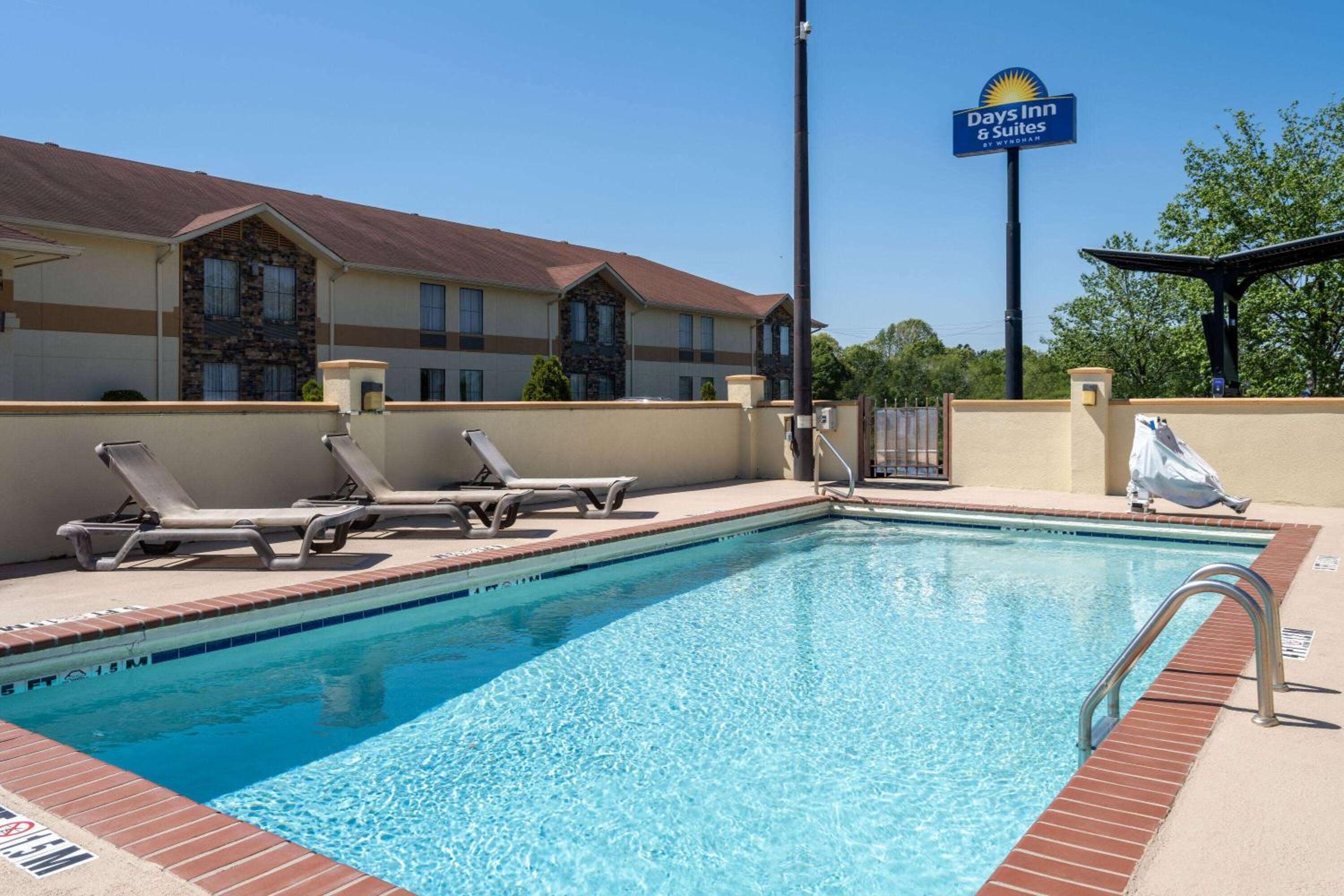 Commerce Vacations - Days Inn Suites by Wyndham Commerce - Property Image 23