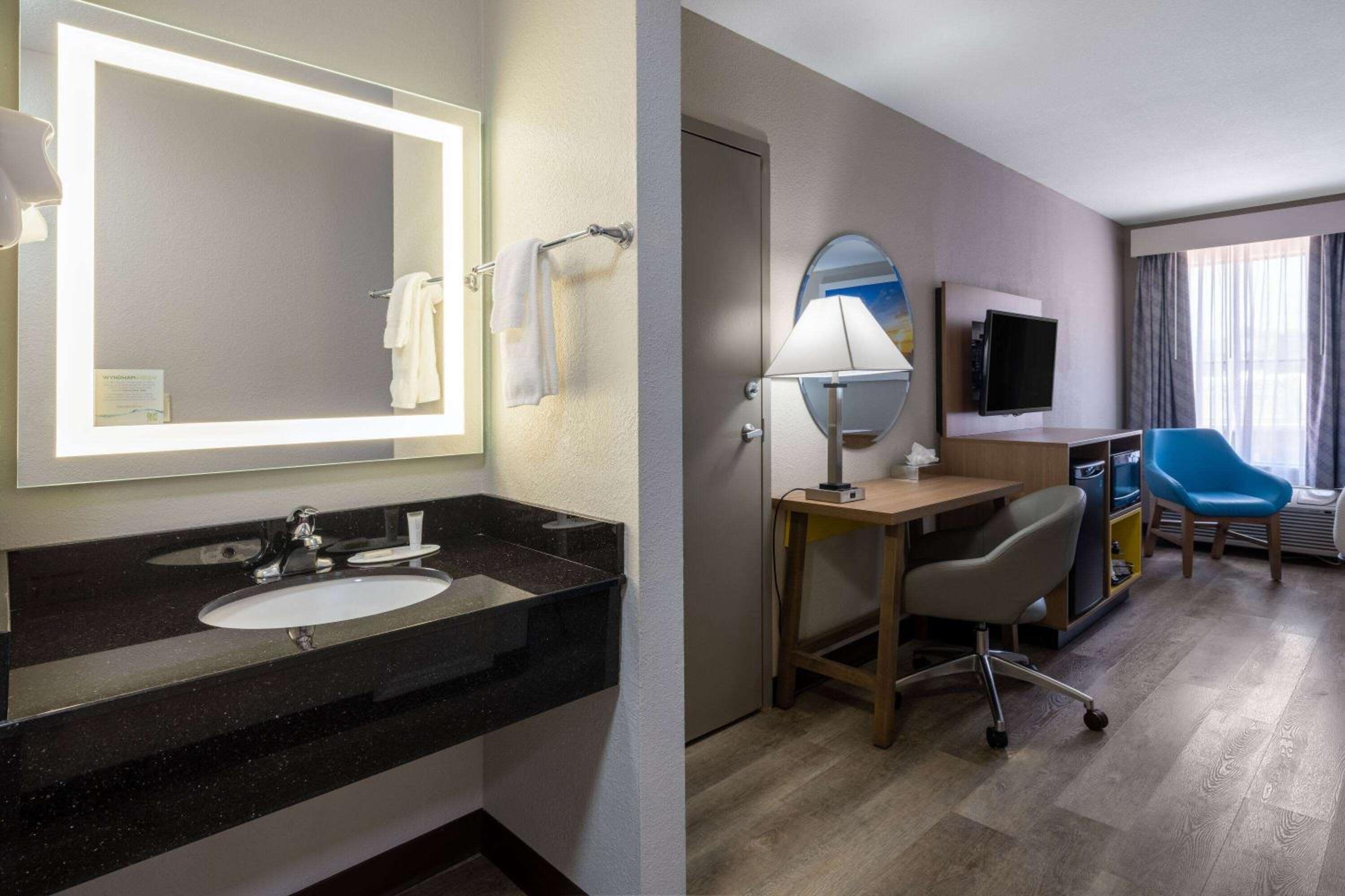 Commerce Vacations - Days Inn Suites by Wyndham Commerce - Property Image 11
