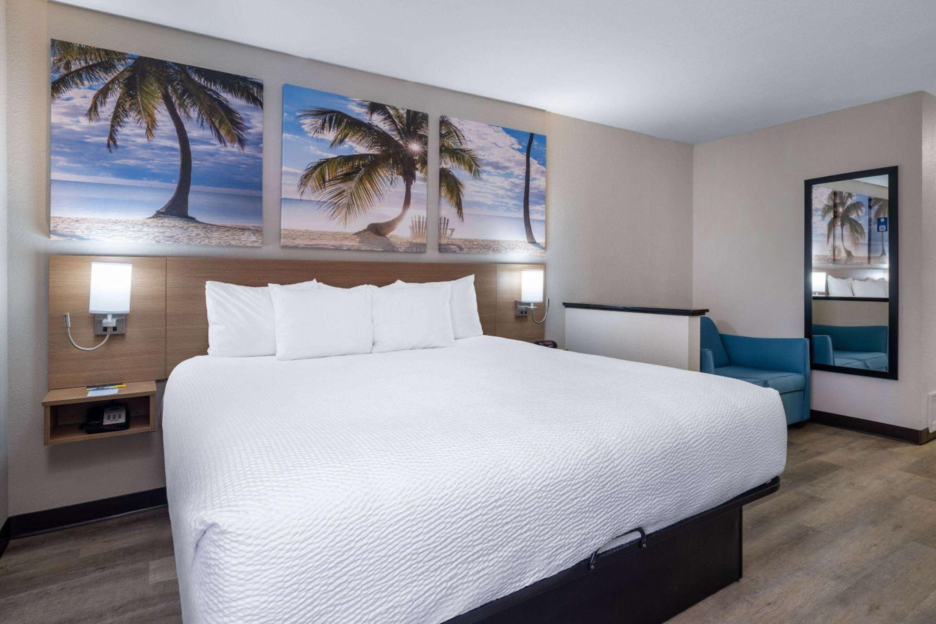 Commerce Vacations - Days Inn Suites by Wyndham Commerce - Property Image 10