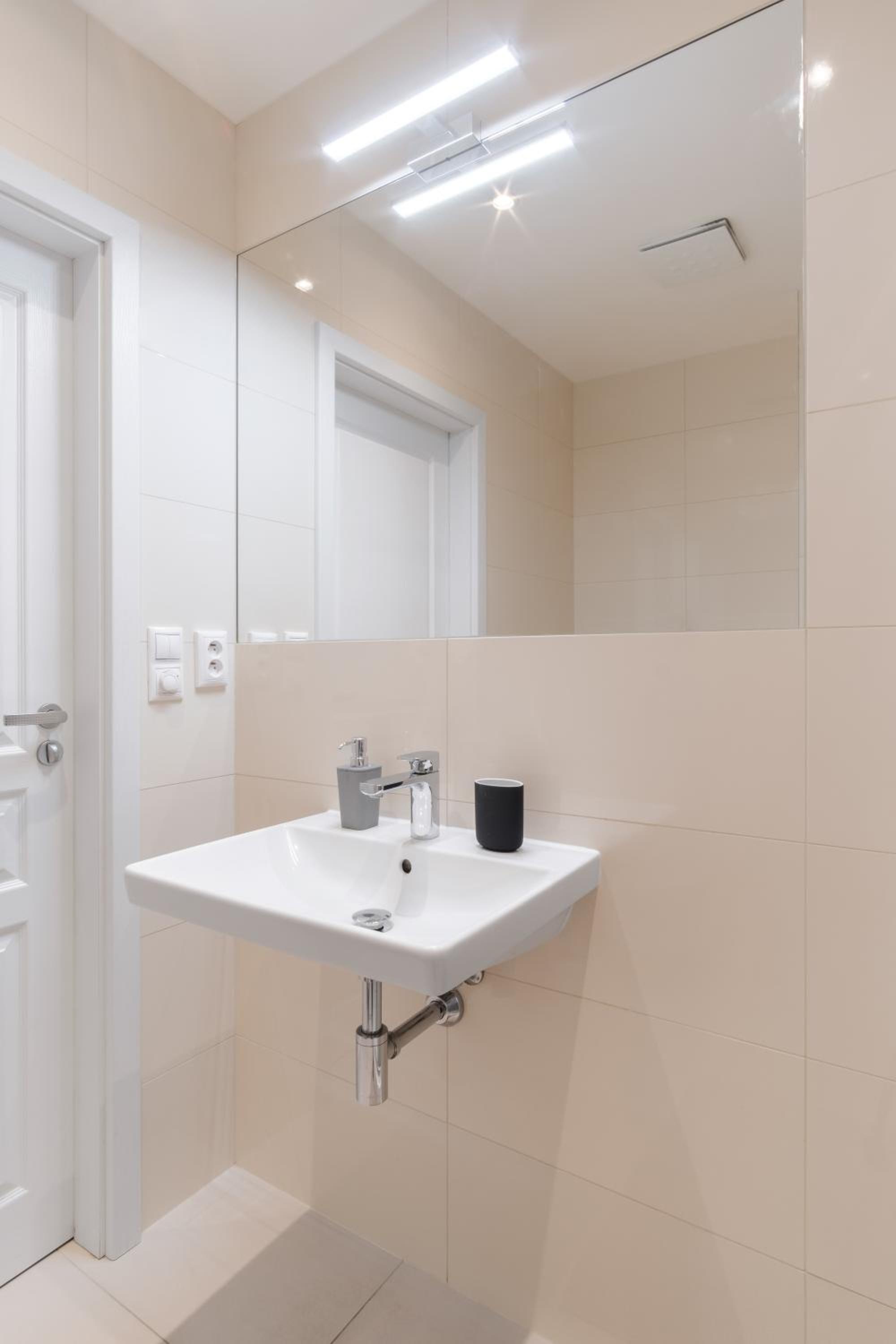 Luminous apartment for 2 near Wenceslas Square by Prague Days