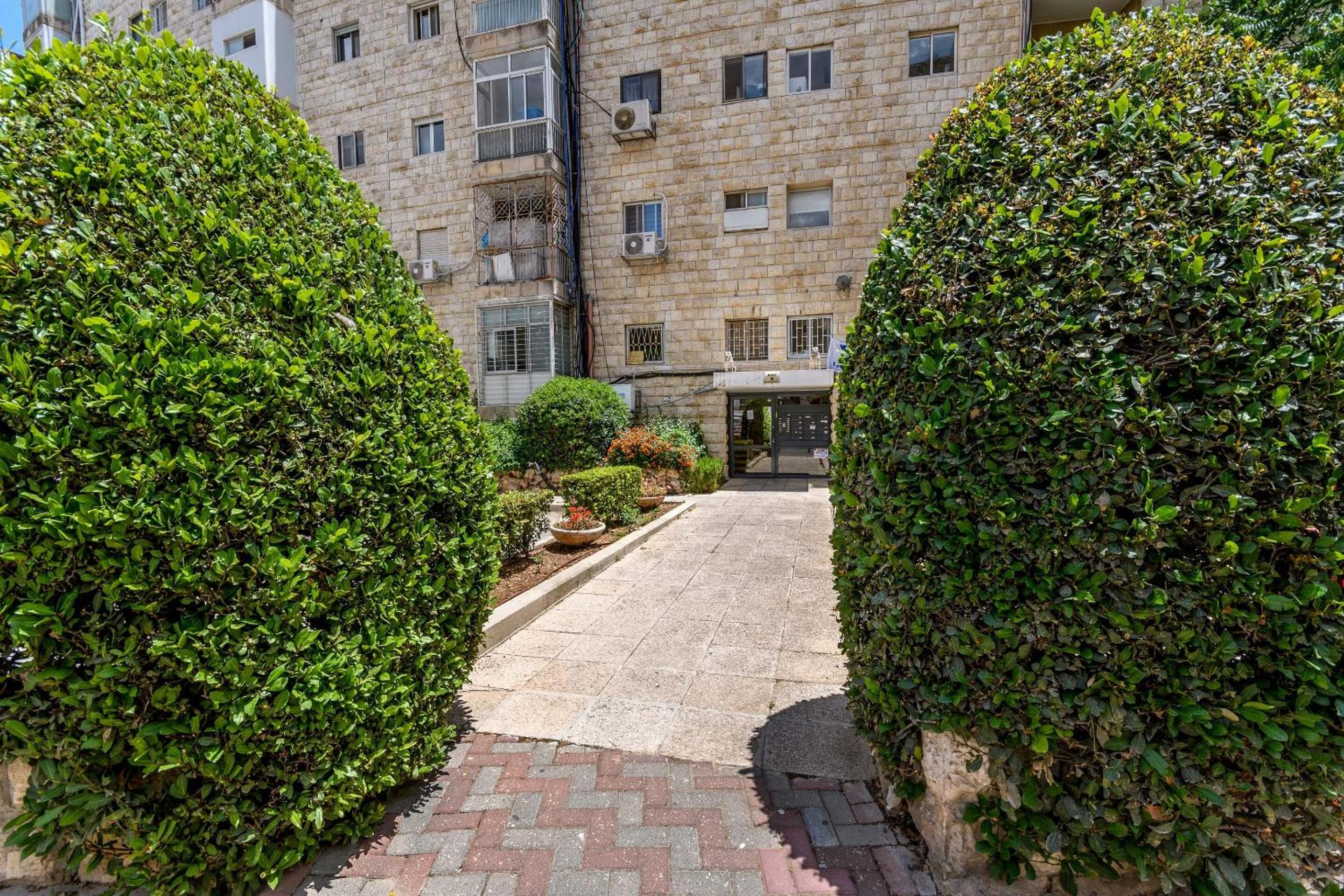 Photo 29