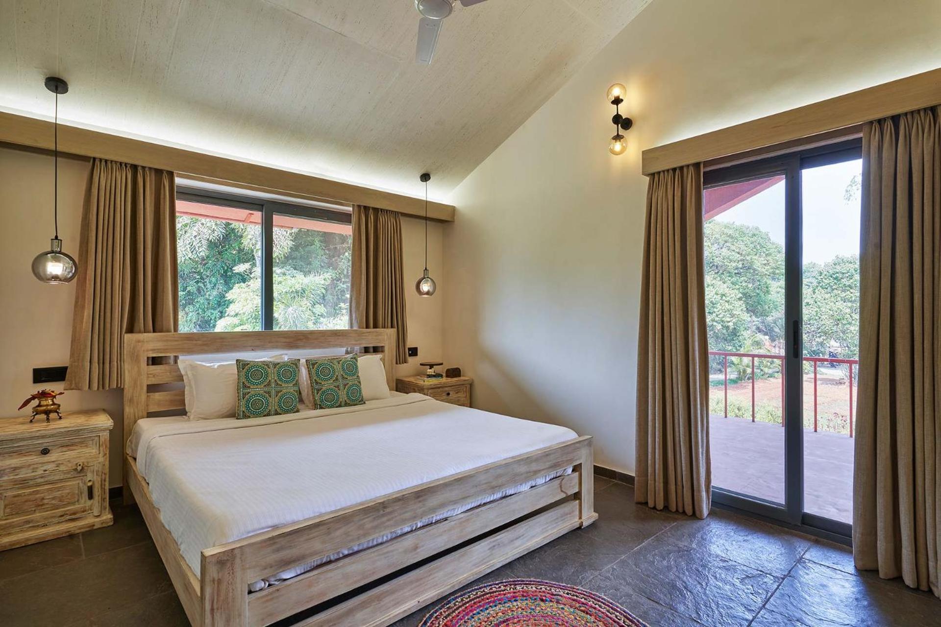 StayVista's Amoda Villa - Near Venna Lake, Amidst Farmland with Jacuzzi and Indoor Activities view 5