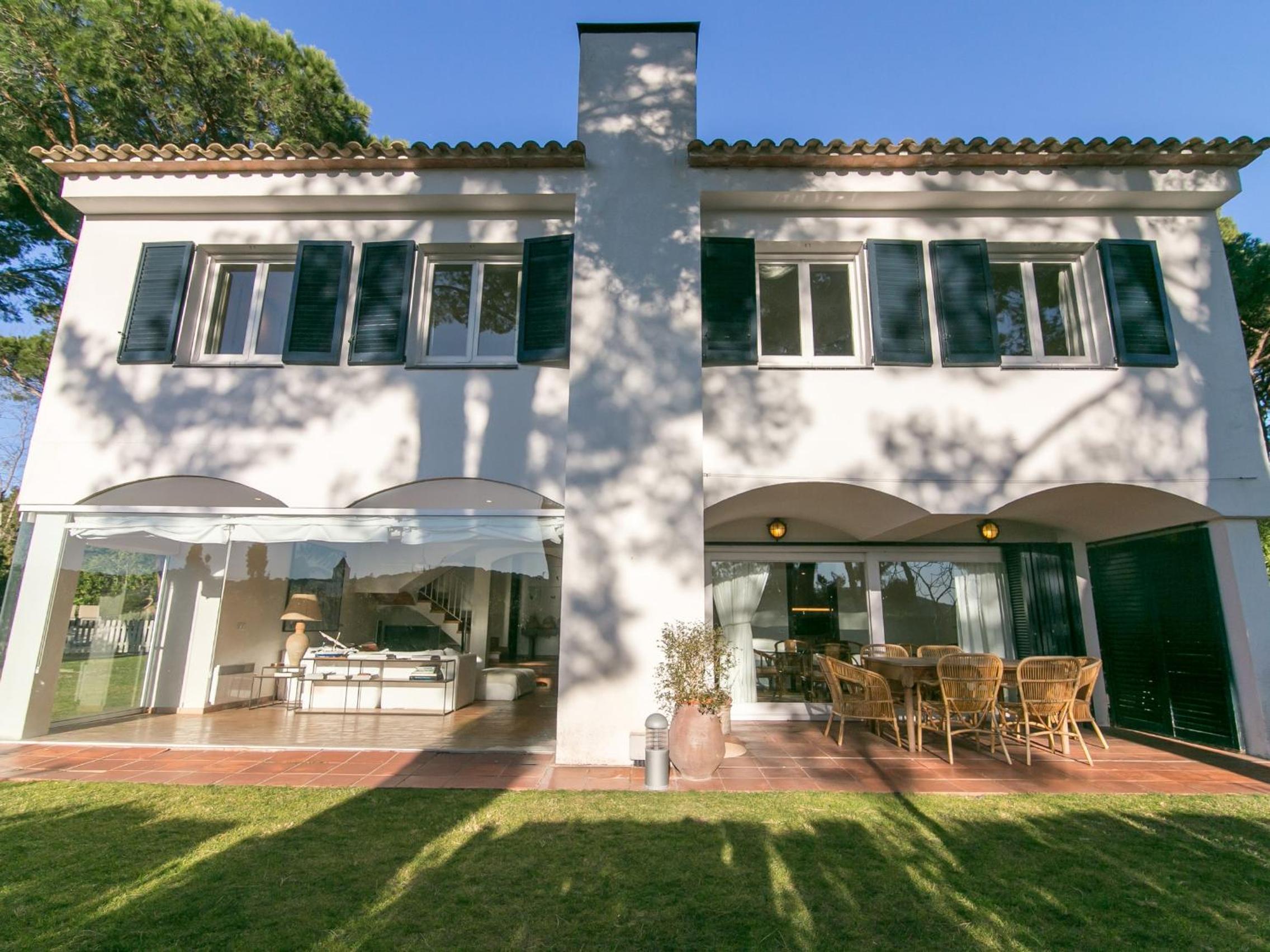 VILLA CANADELL - great garden, 5 min to beach view 3