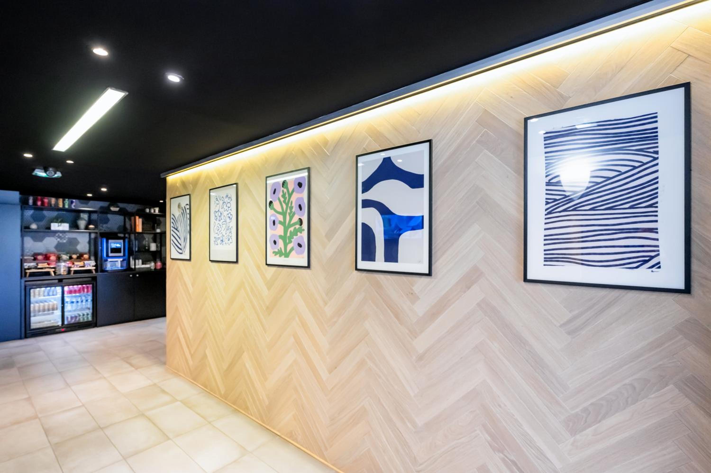 Staycity Aparthotels Paris Gare de l'Est 3