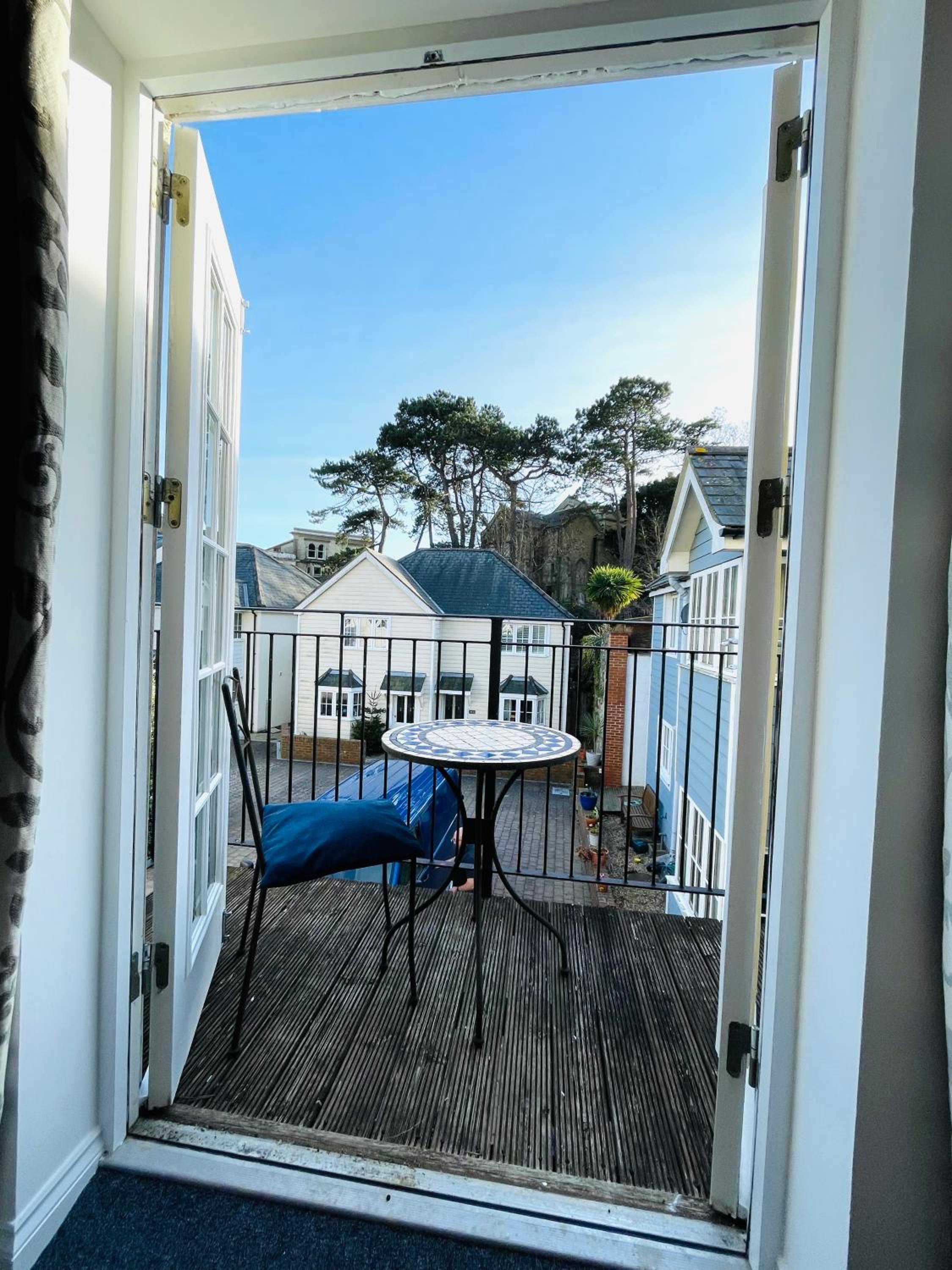 Award winning, Spring Cottage in Ventnor, Isle of Wight view 3