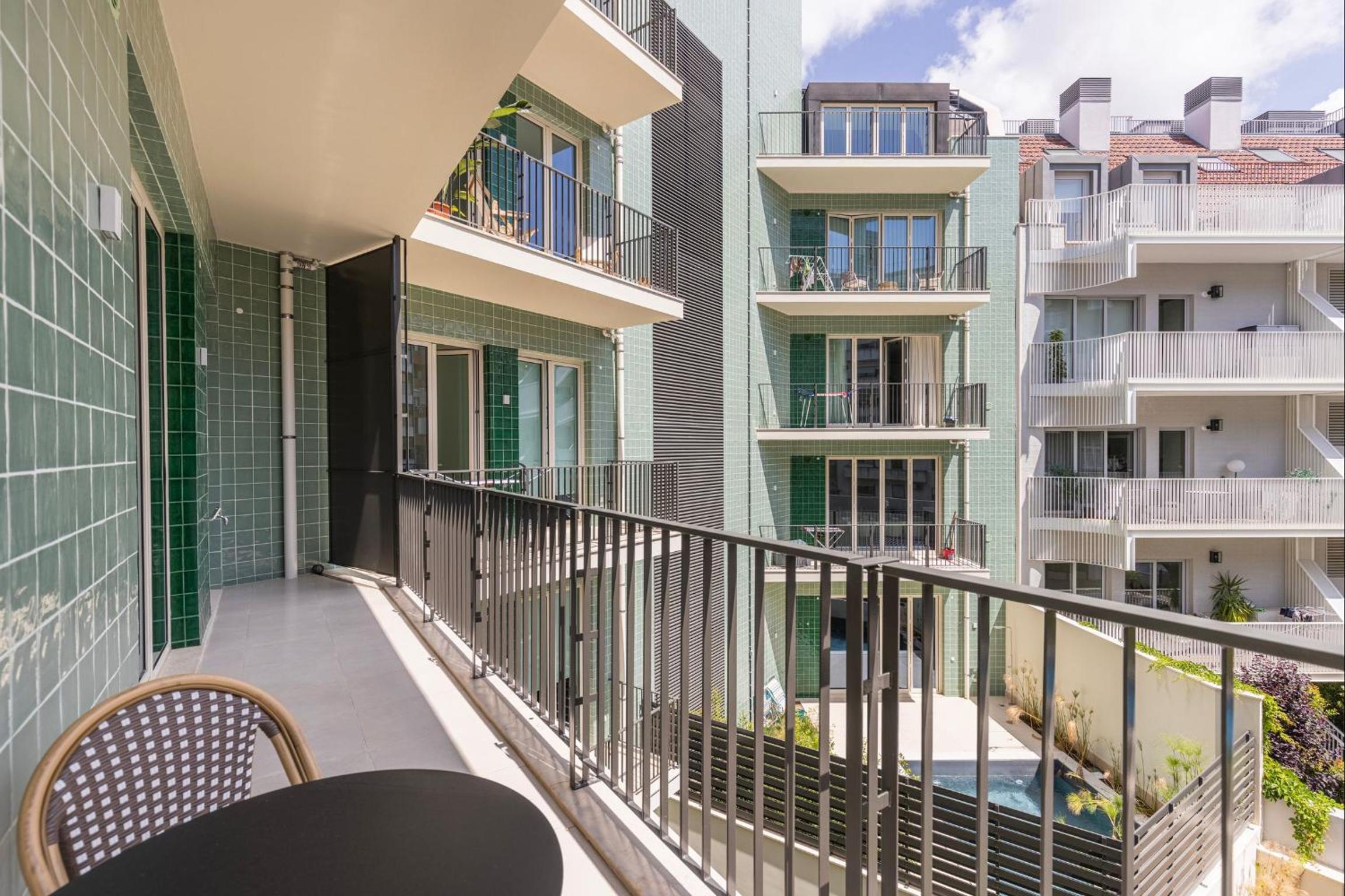 Deluxe Apartment in City Center by LovelyStay view 4