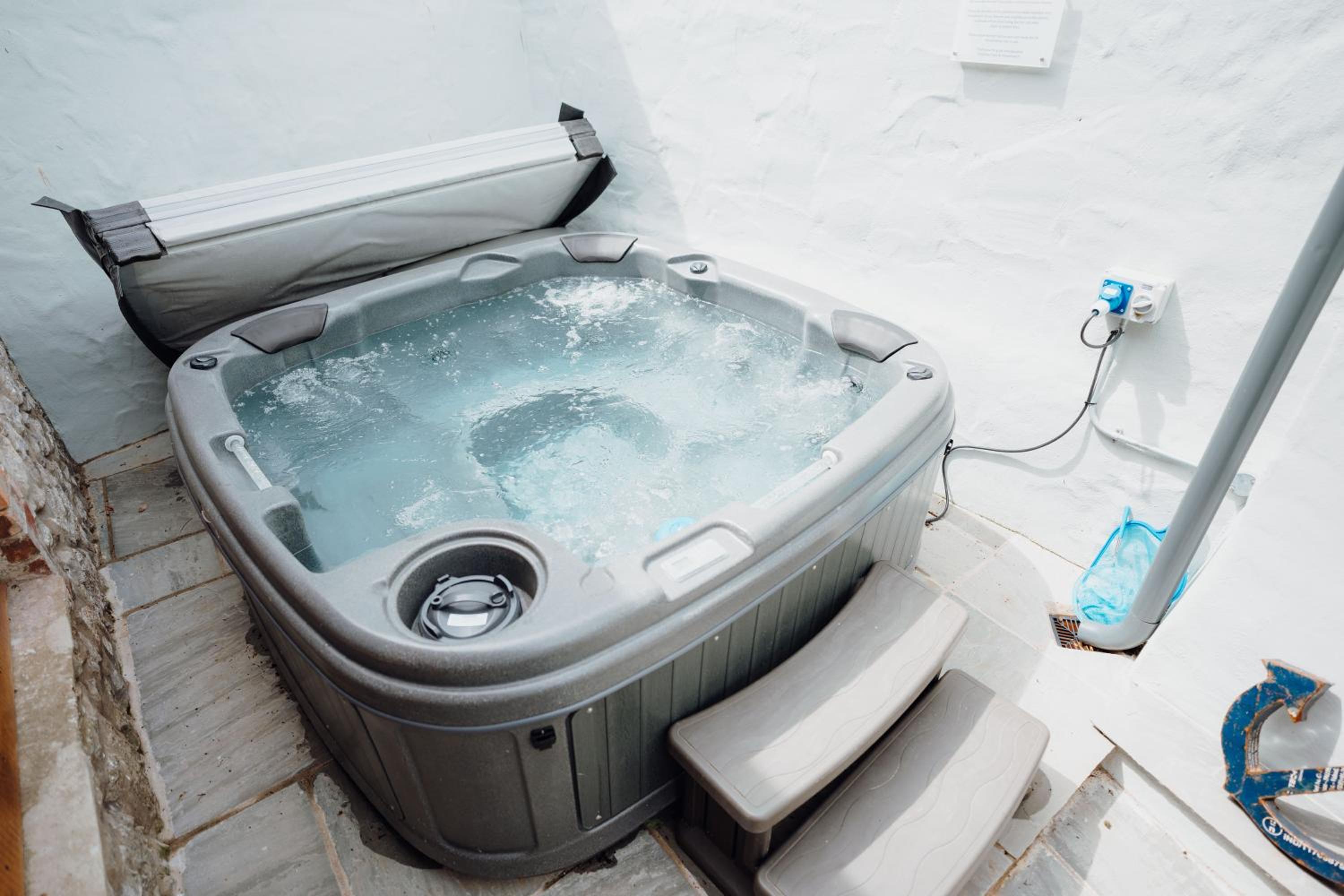 Quaint cosy cottage with a hot tub in Tenby centre view 2