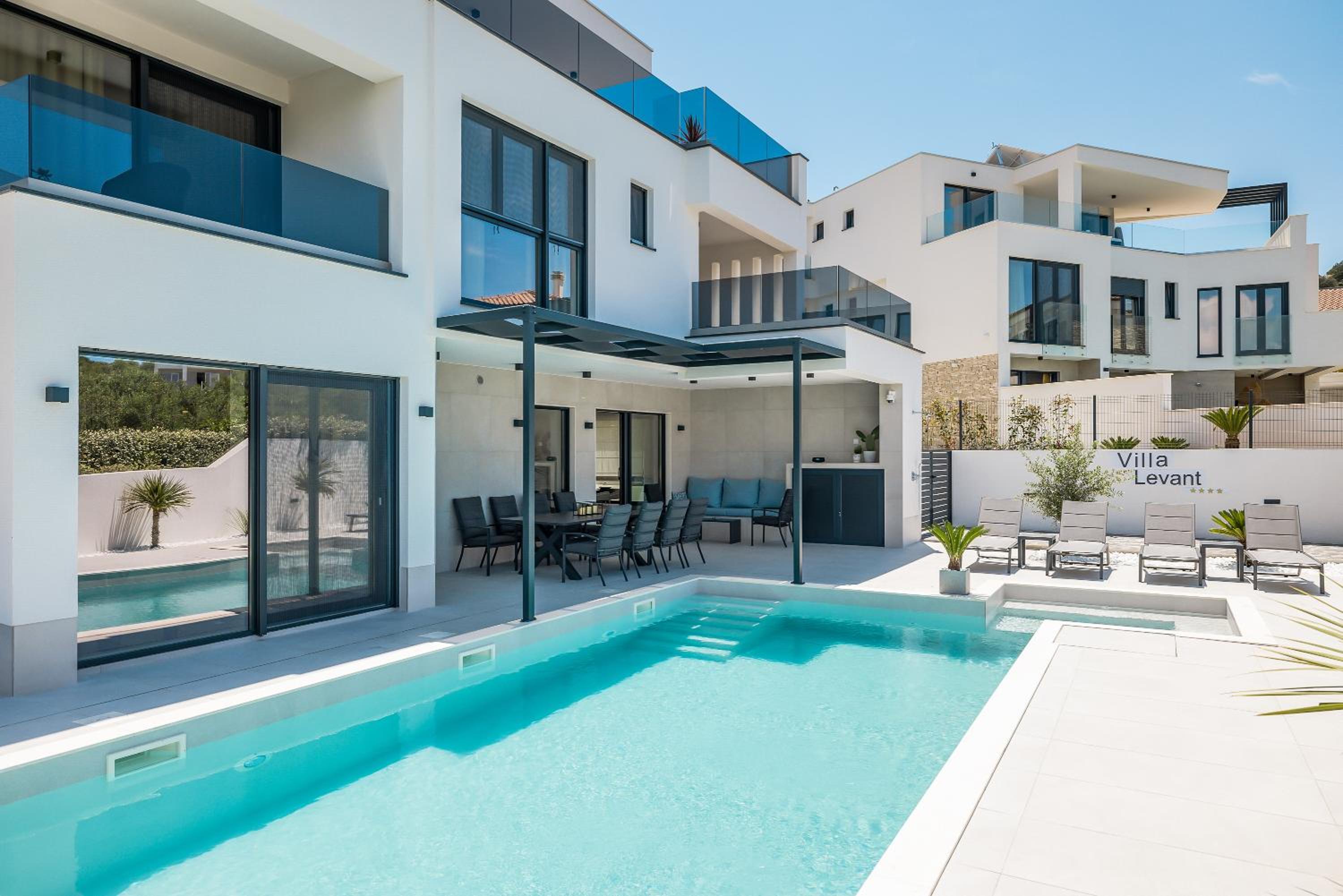 Villa Levant view 4