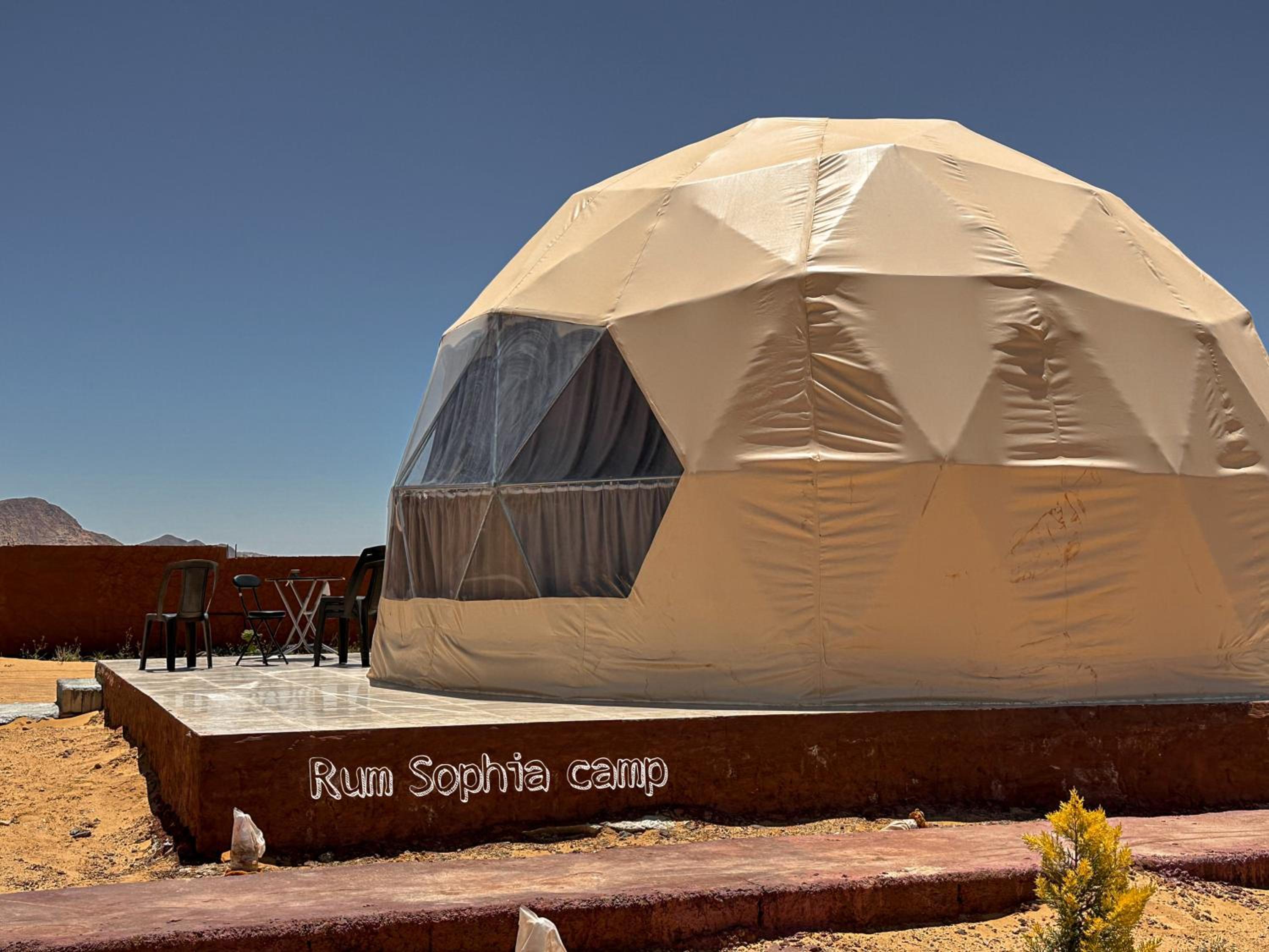 RUM SOPHIA lUXURY CAMP view 3