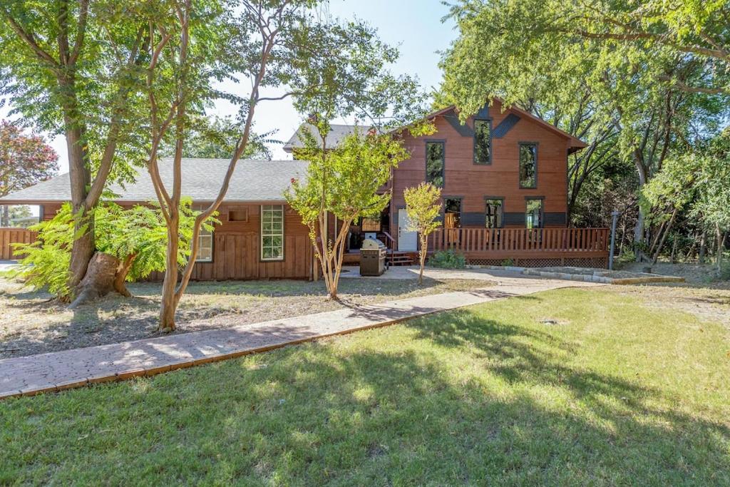 Lakefront Estate Two Houses in One With Swim Spa!