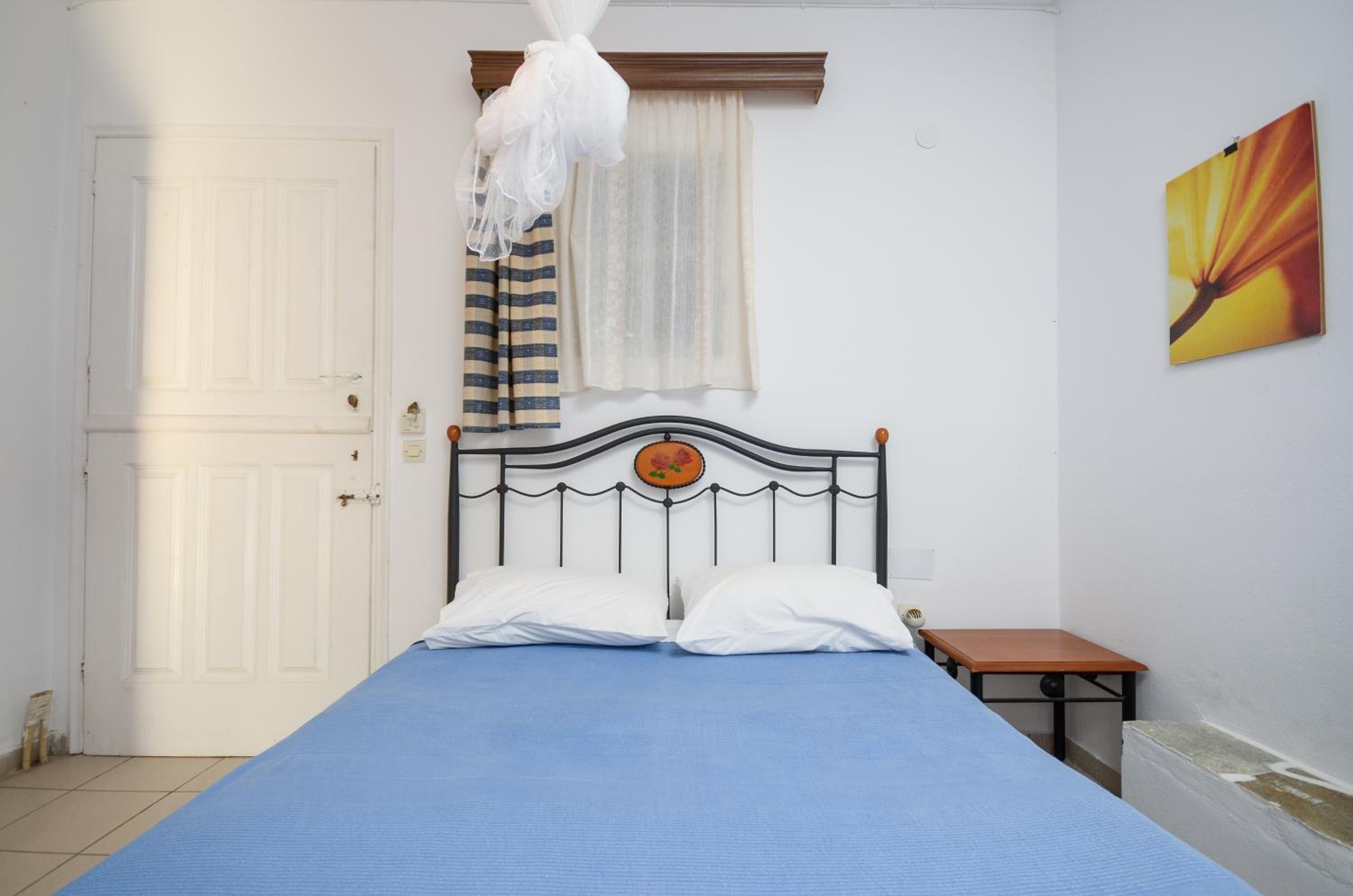 Ydreos Studios & Apartments