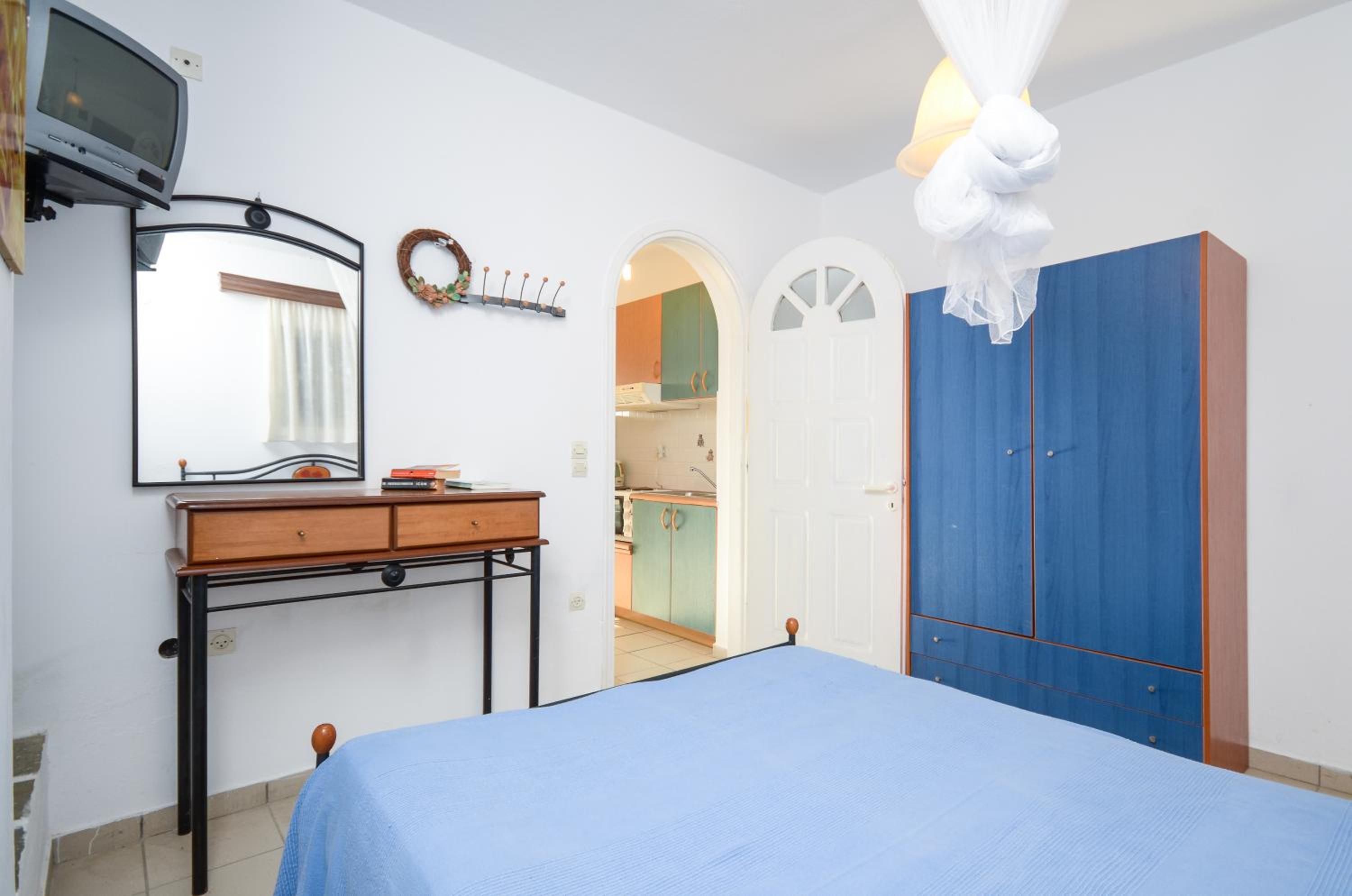Ydreos Studios & Apartments