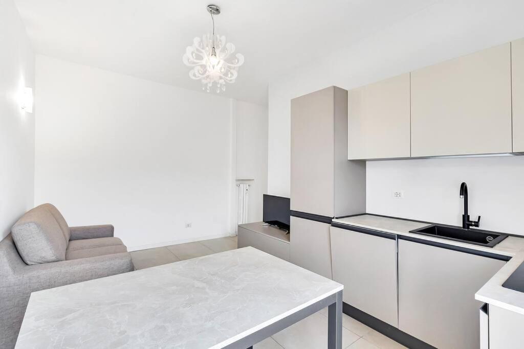 Alessia's Flat - Caroli