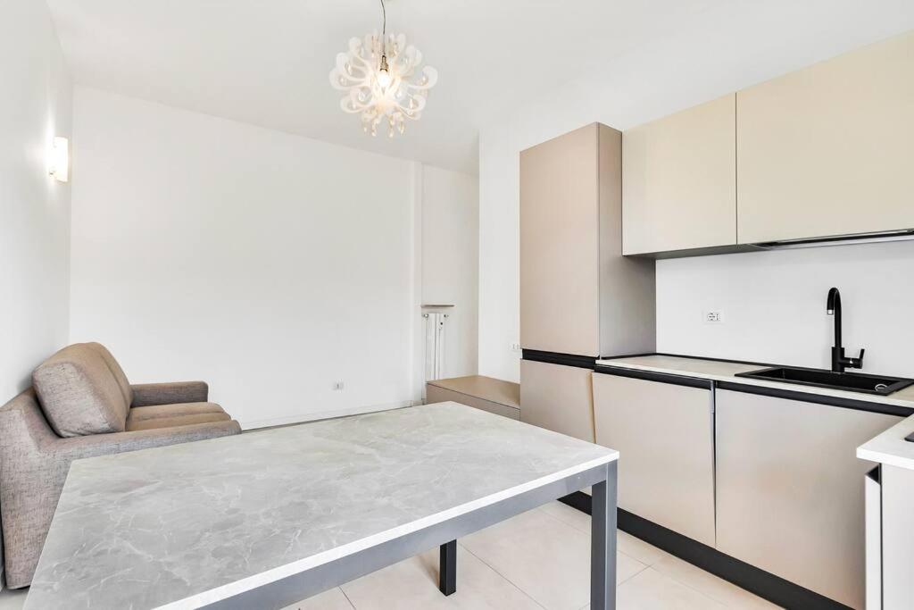 Alessia's Flat - Caroli