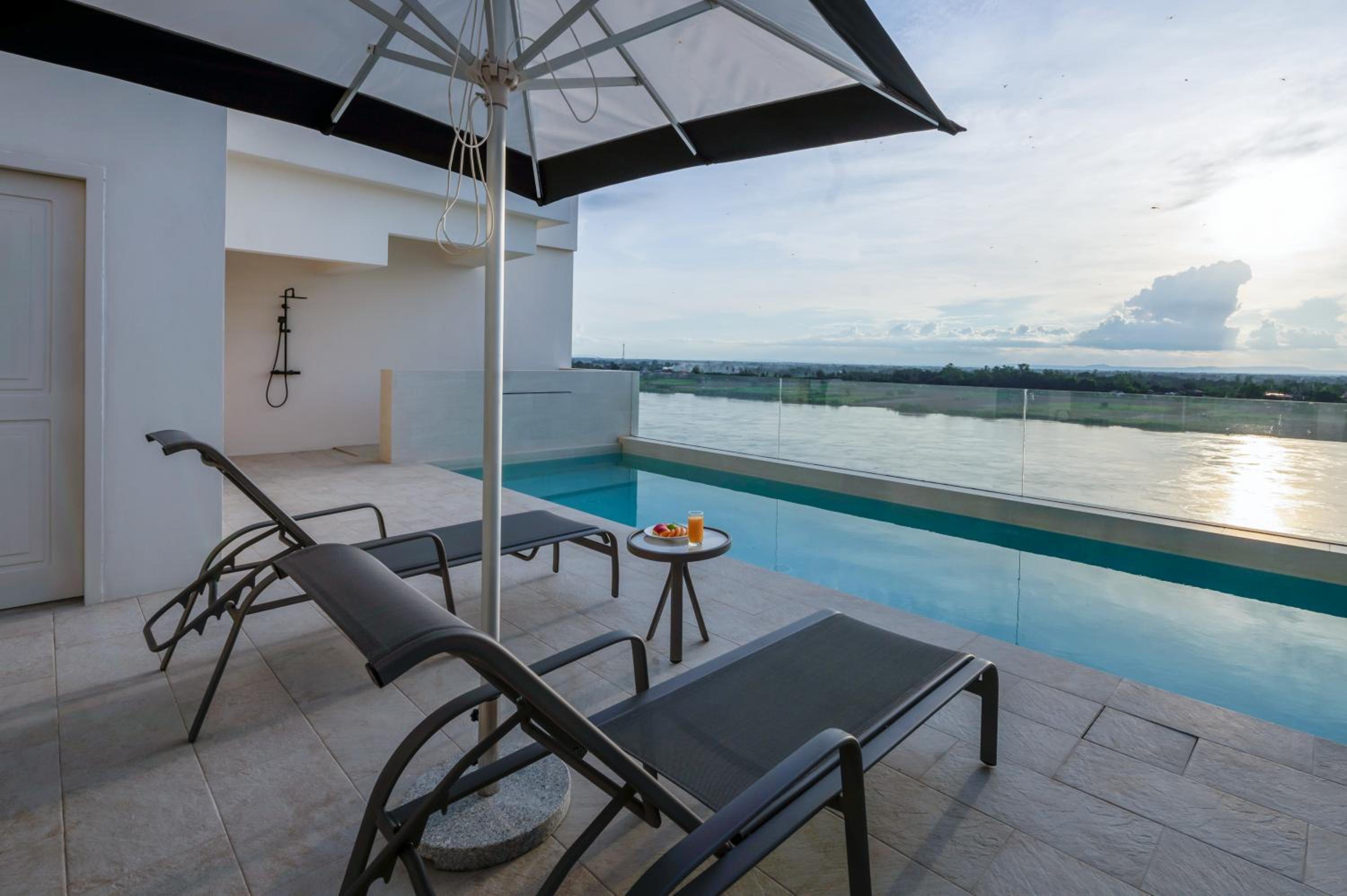 Riverfront Apartments Vientiane