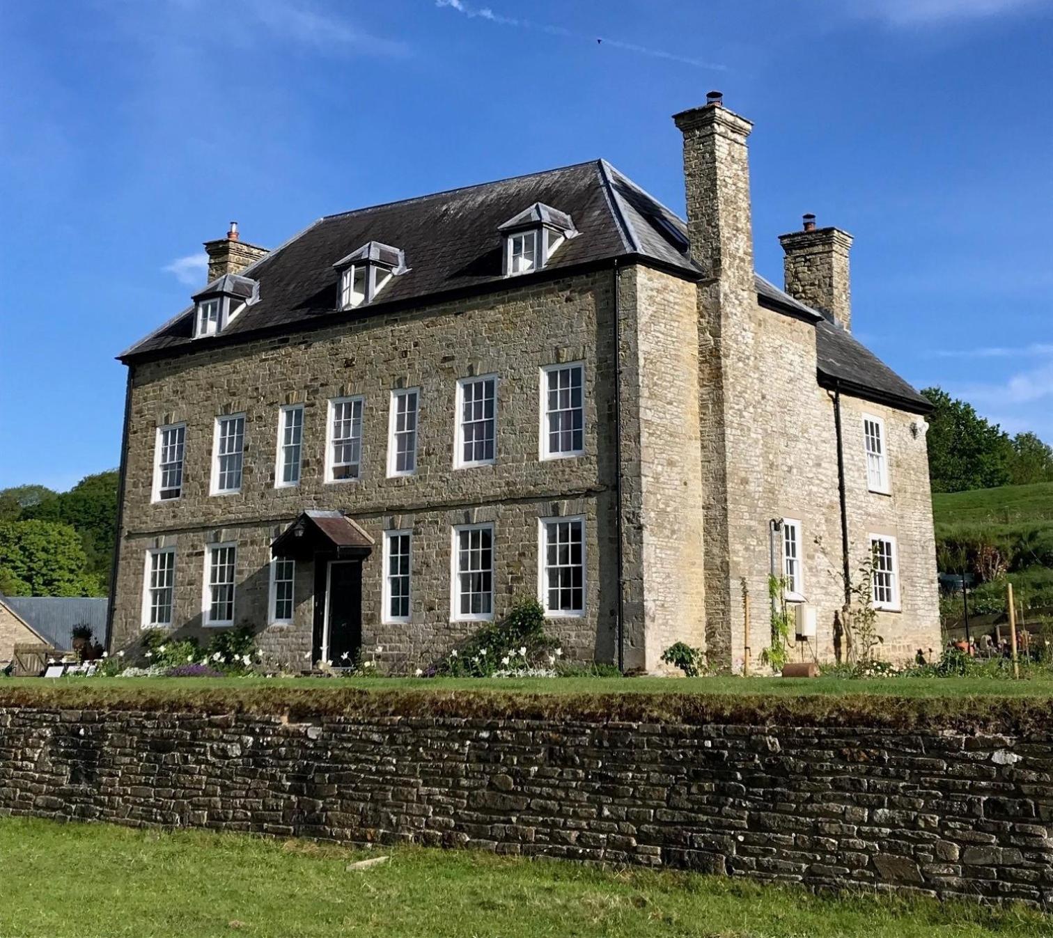 Hotel Stone House - Image 1