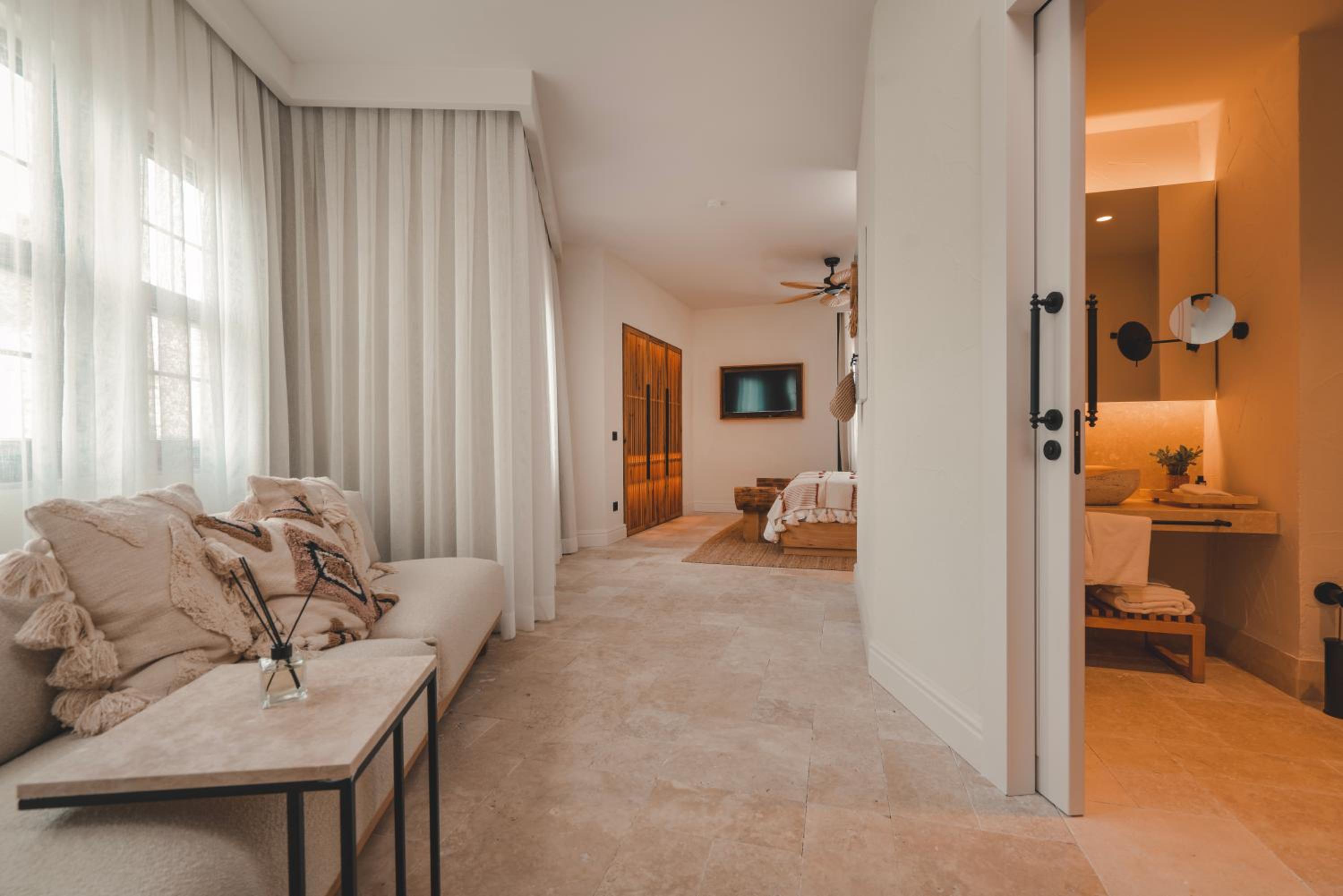 Side Vacations - 6 ROOMS BY AZUMARE - Property Image 7