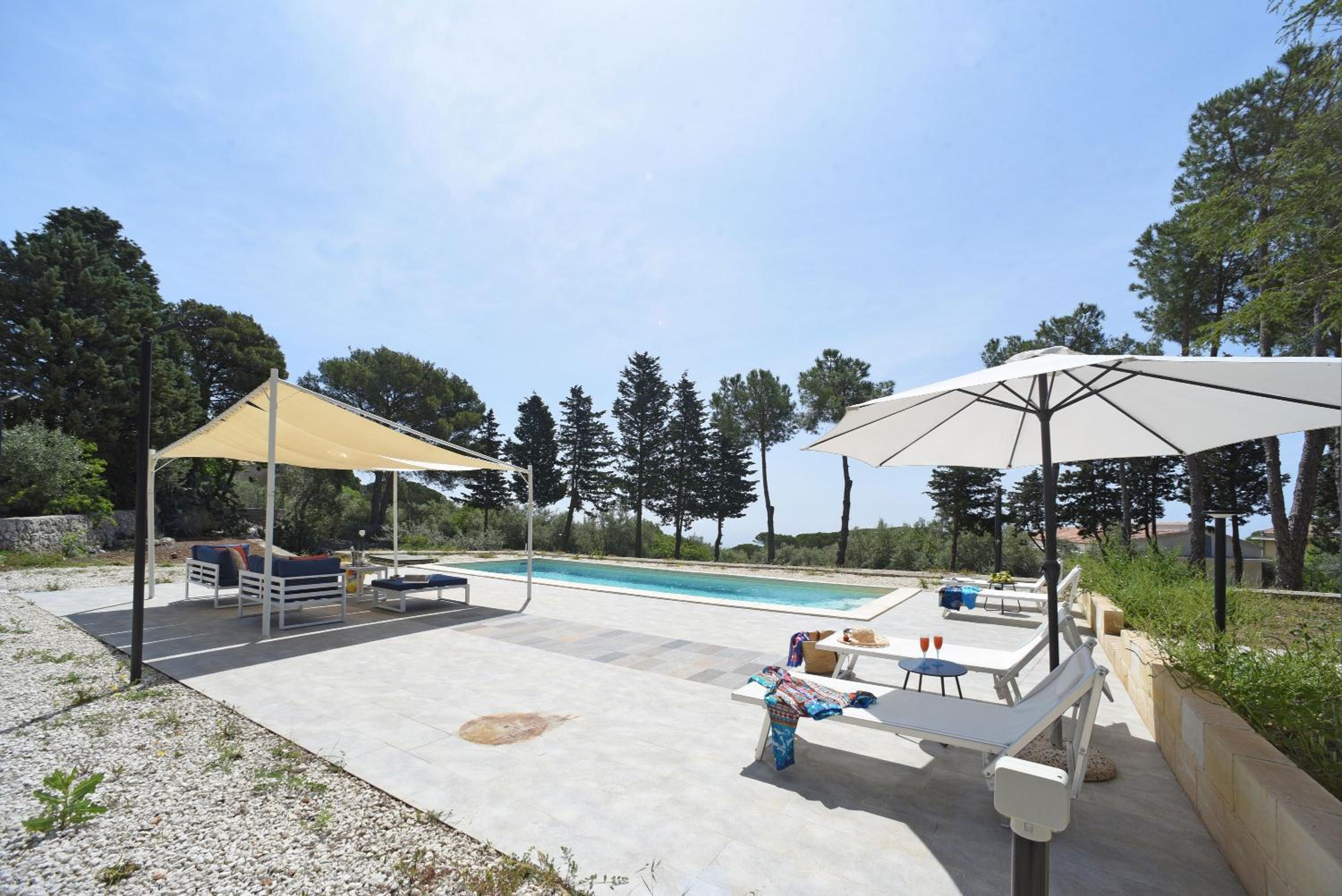 Villa Pica by PosarelliVillas
