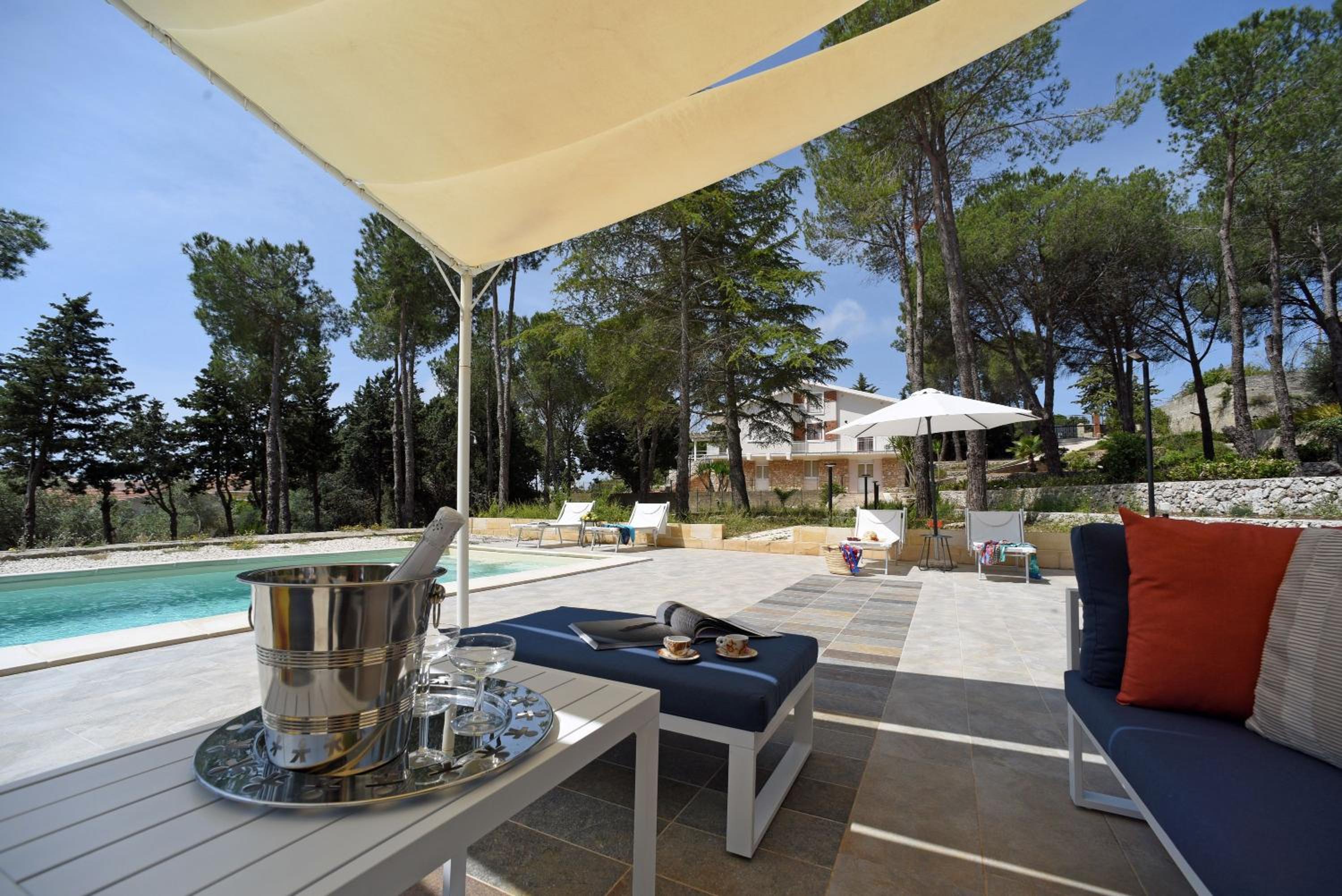 Villa Pica by PosarelliVillas