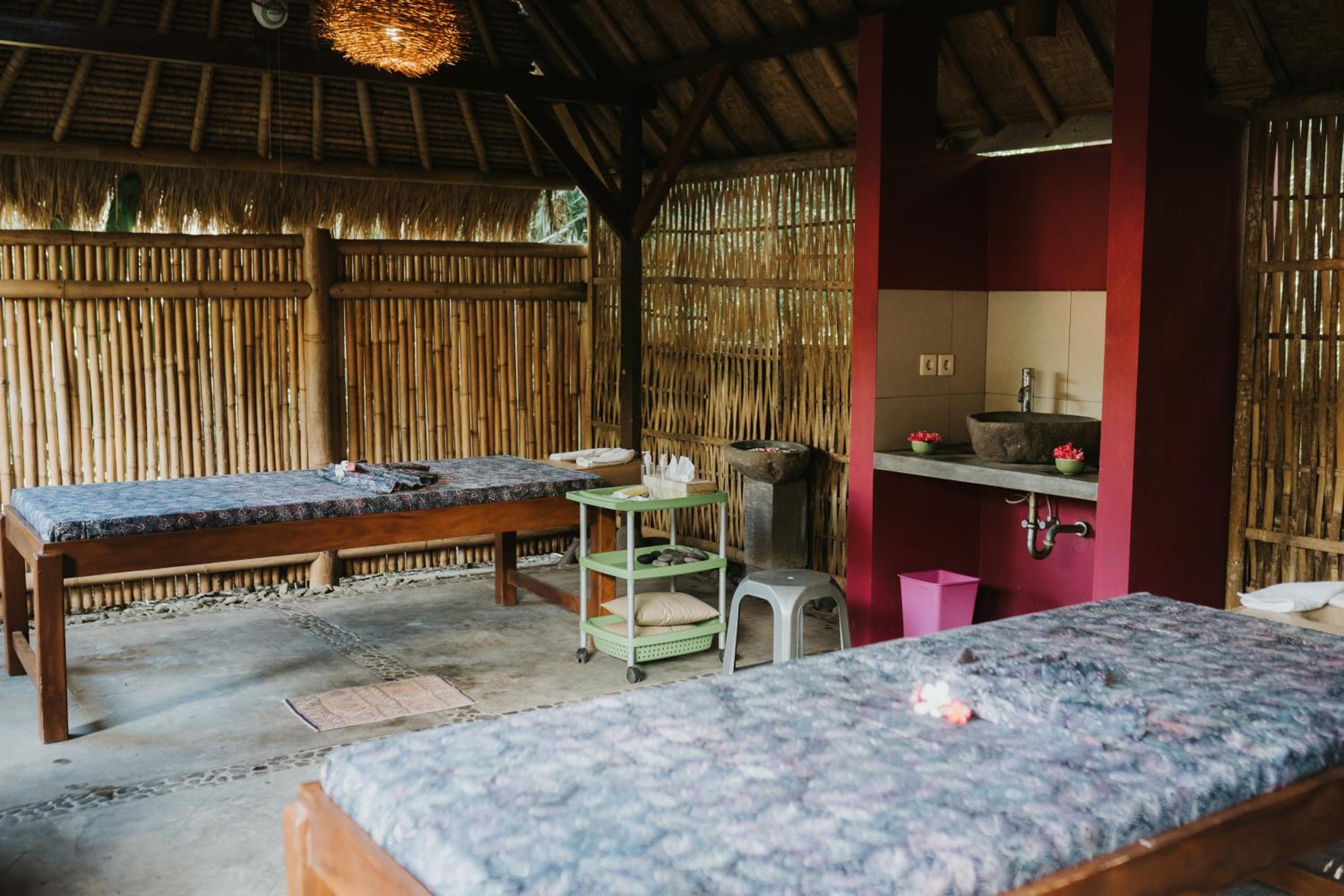 ALOKA BAHARI Villas