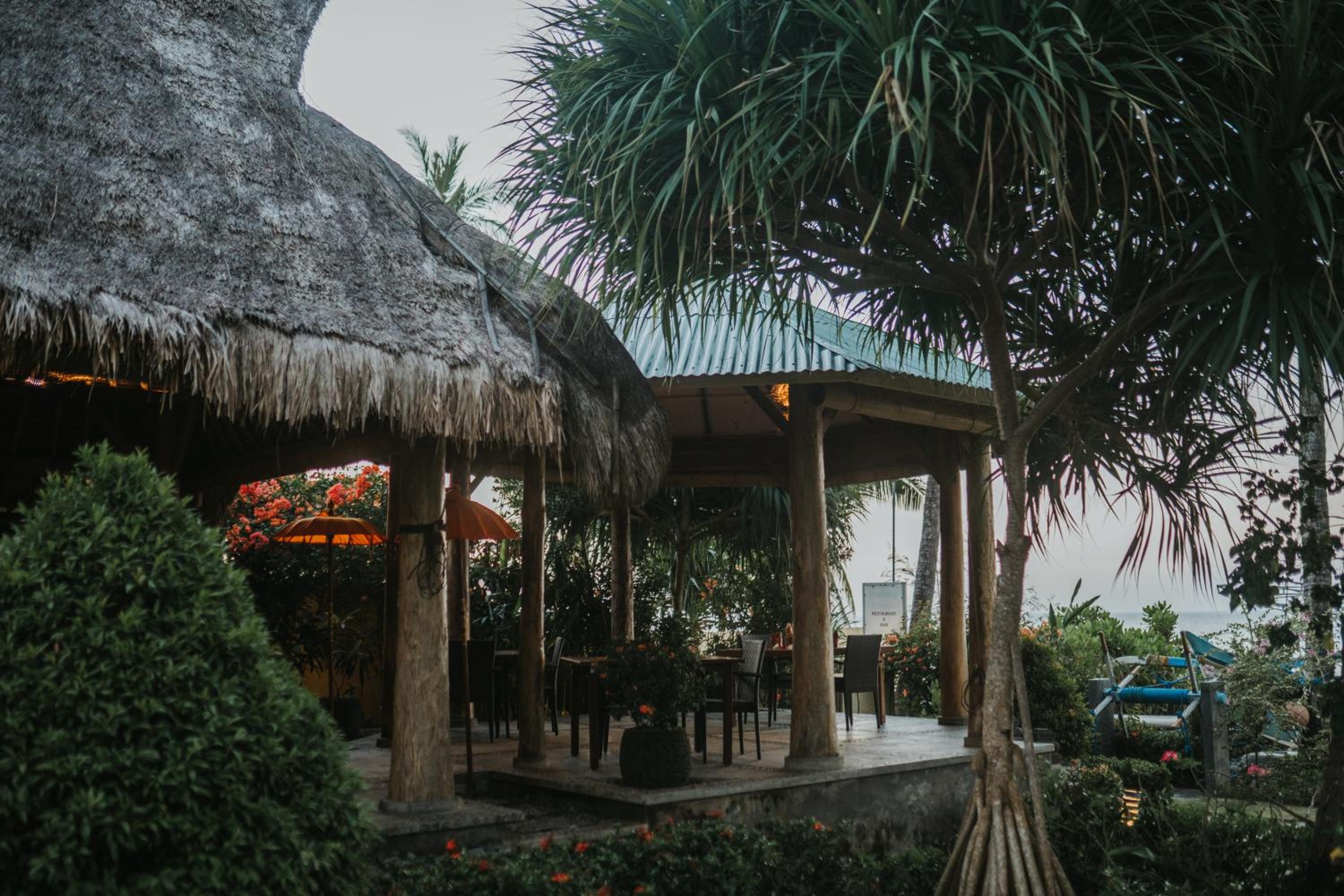 ALOKA BAHARI Villas