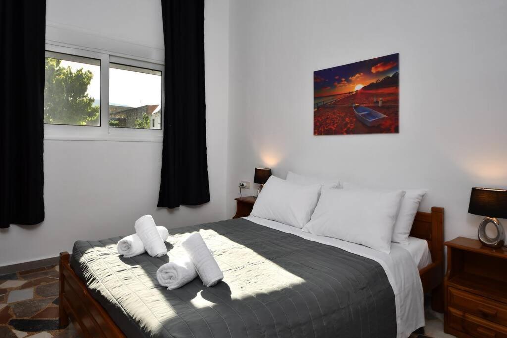 Bella-Maria at Aptera with mountain and sea view - Ground Floor photo 2