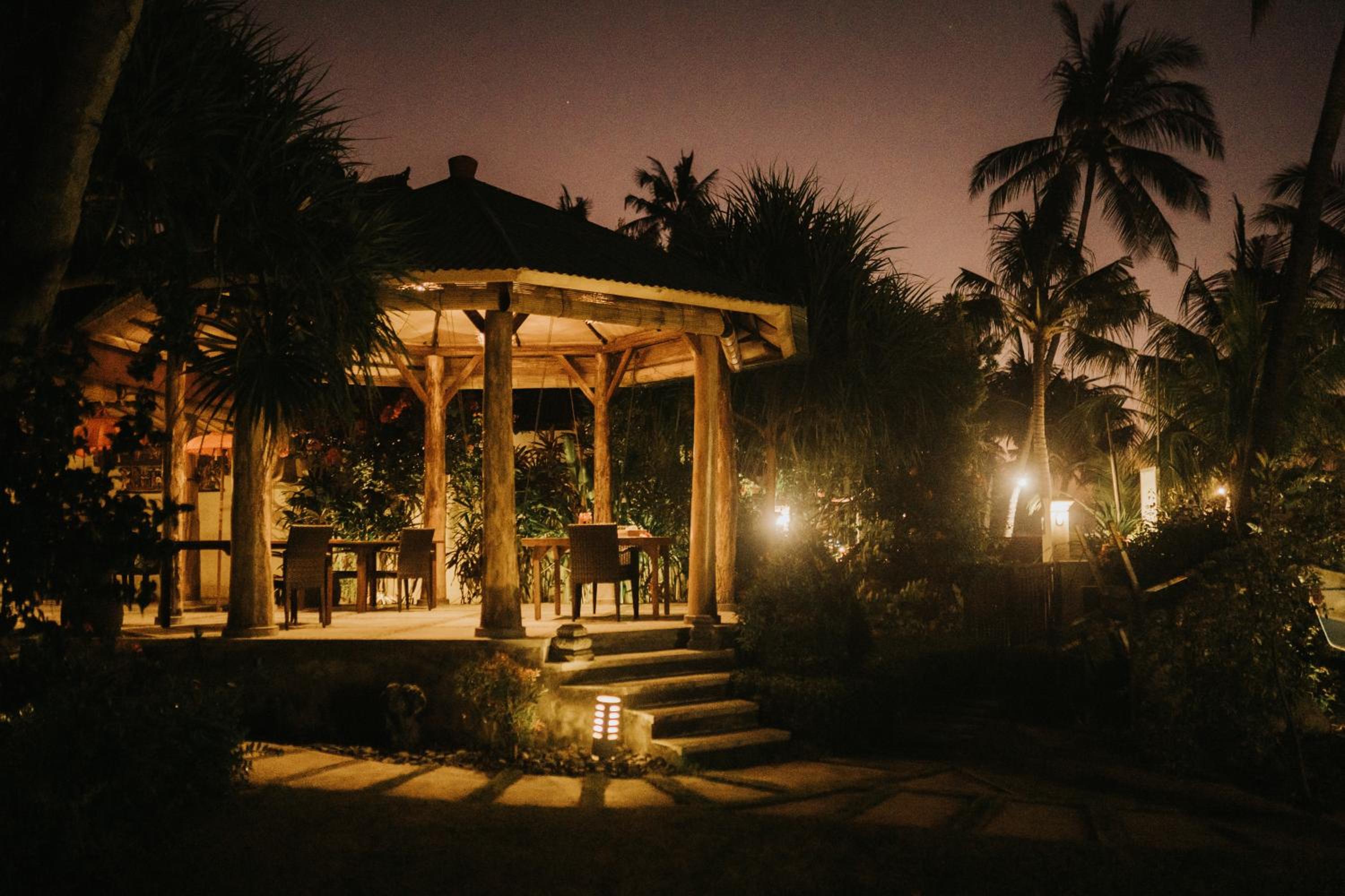 ALOKA BAHARI Villas