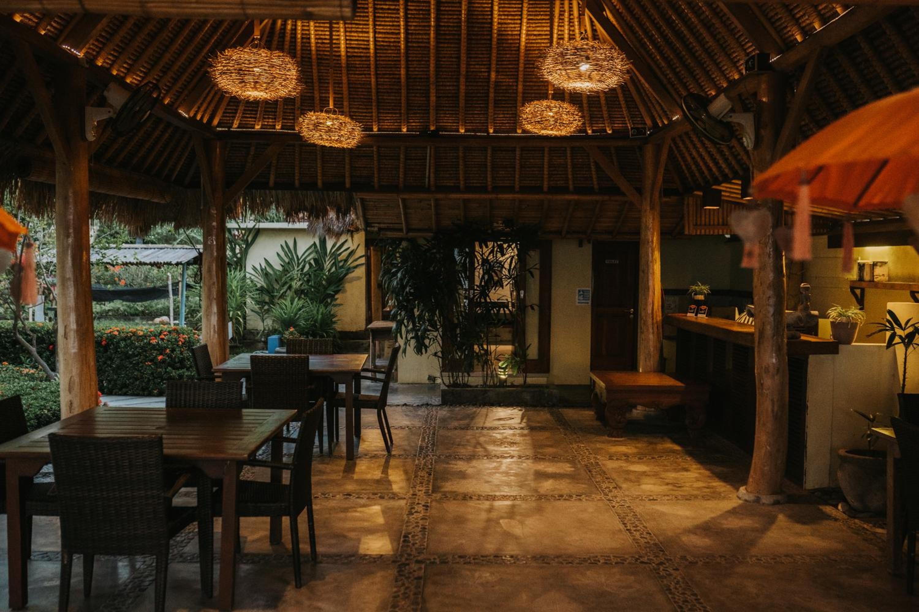 ALOKA BAHARI Villas