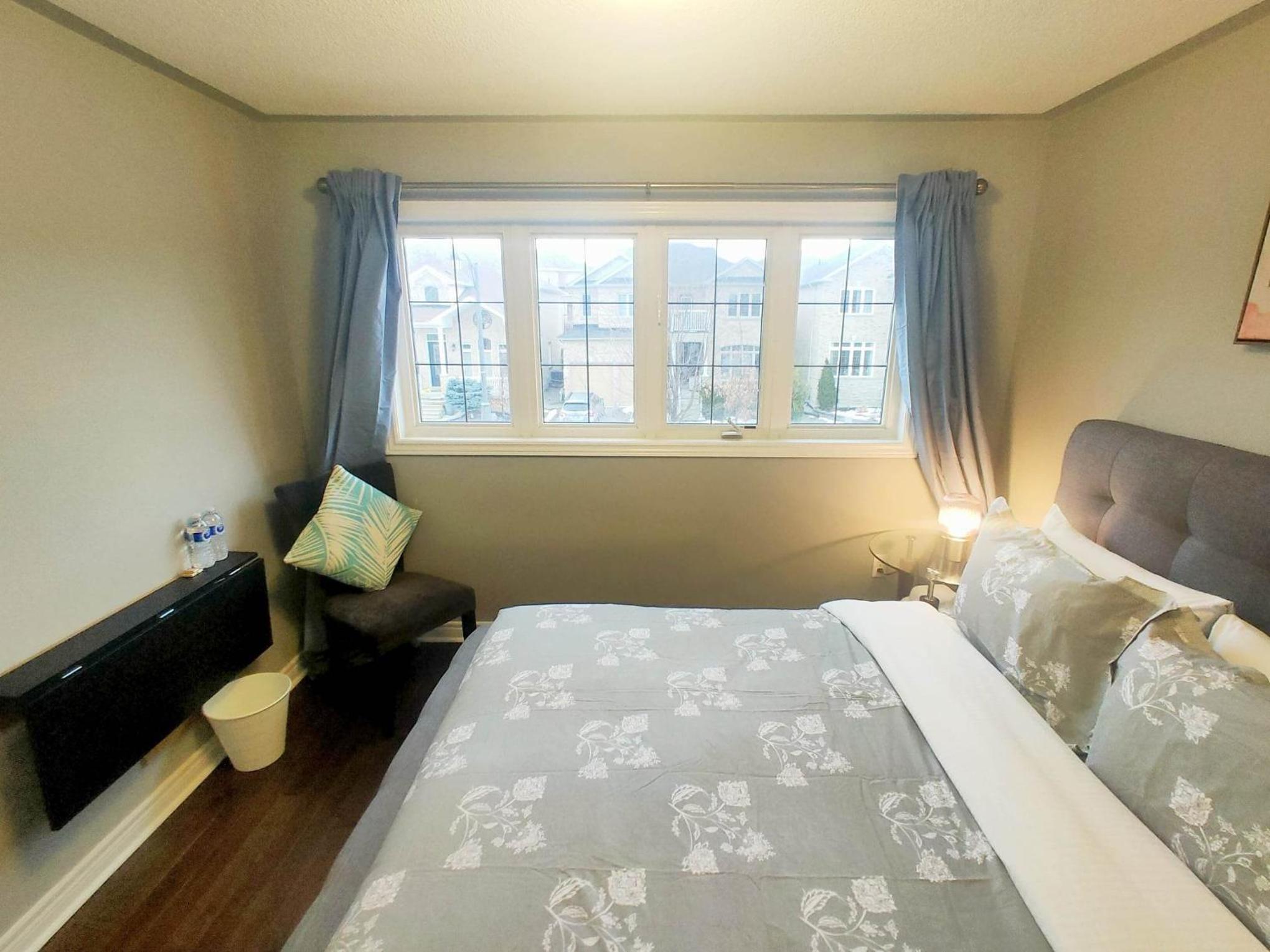 Affordable Room with FREE Parking in Newmarket ON