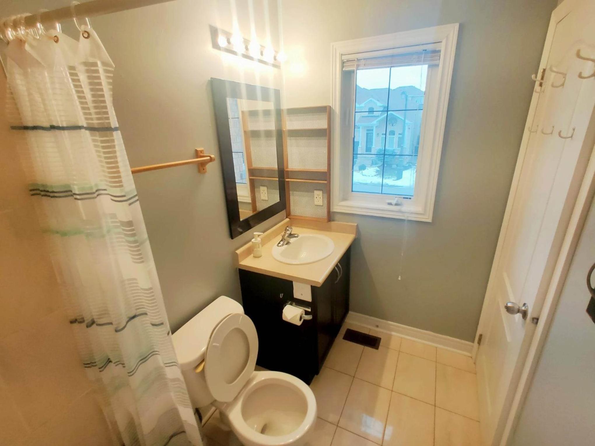 Affordable Room with FREE Parking in Newmarket ON