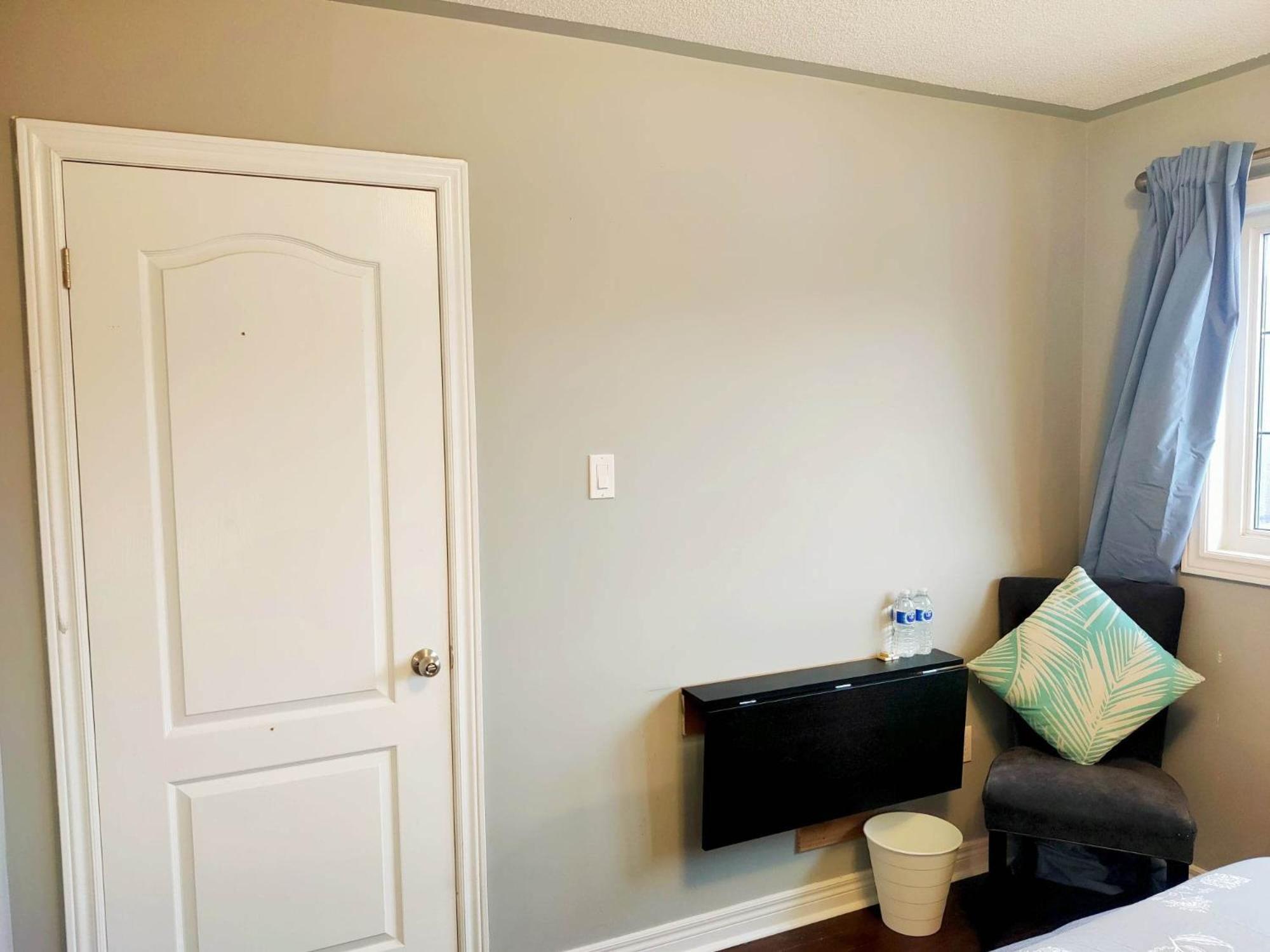 Affordable Room with FREE Parking in Newmarket ON