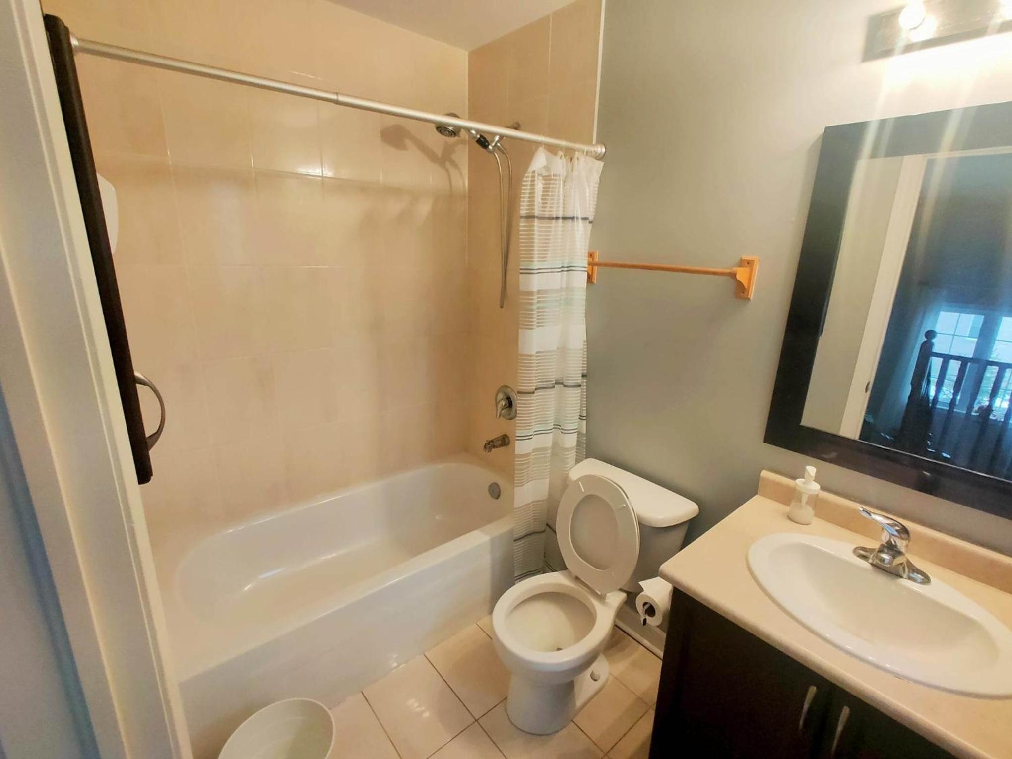 Affordable Room with FREE Parking in Newmarket ON