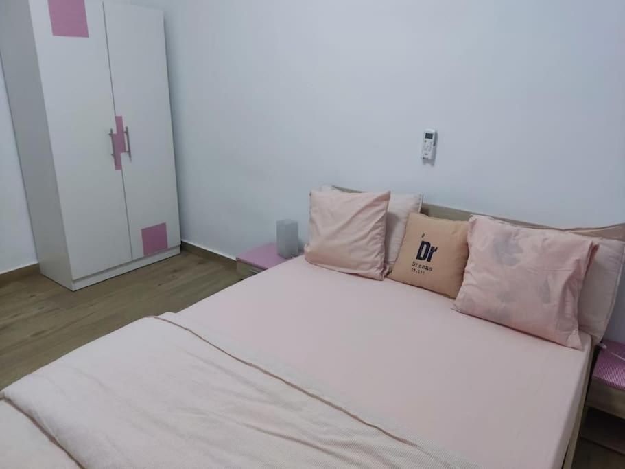 Superbe appartement avec parking gratuit et gardé view 3