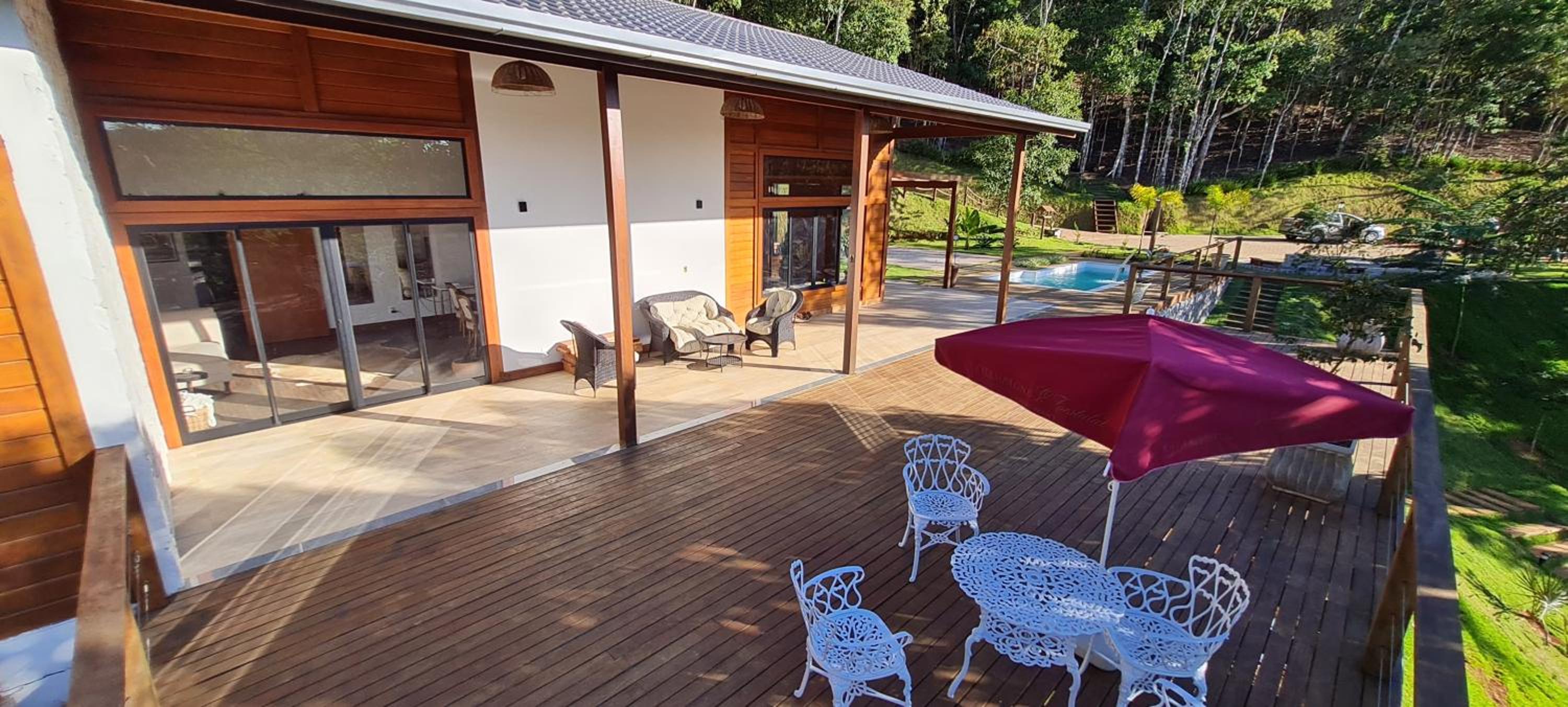 Linda Casa de Campo com Piscina na Rota dos Ipês