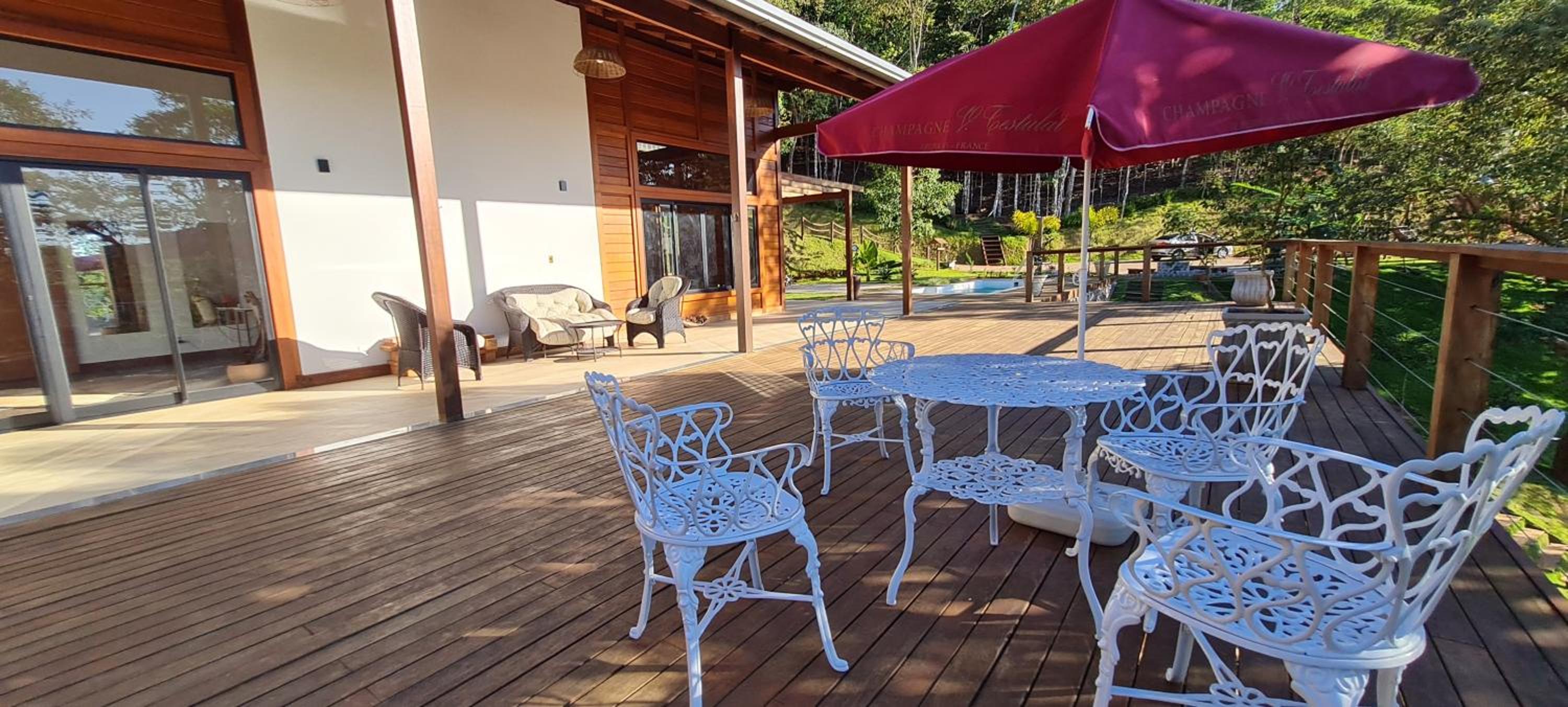 Linda Casa de Campo com Piscina na Rota dos Ipês